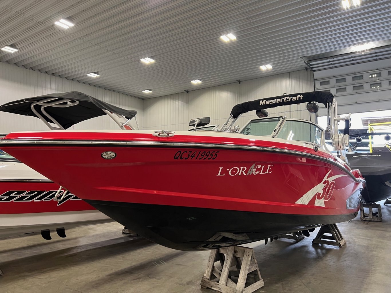 Bateau Mastercraft X30 2012 Rouge & Noir moteur 6.0L Ilmor avec 980h Complètement Équipé pour le Wakesurf