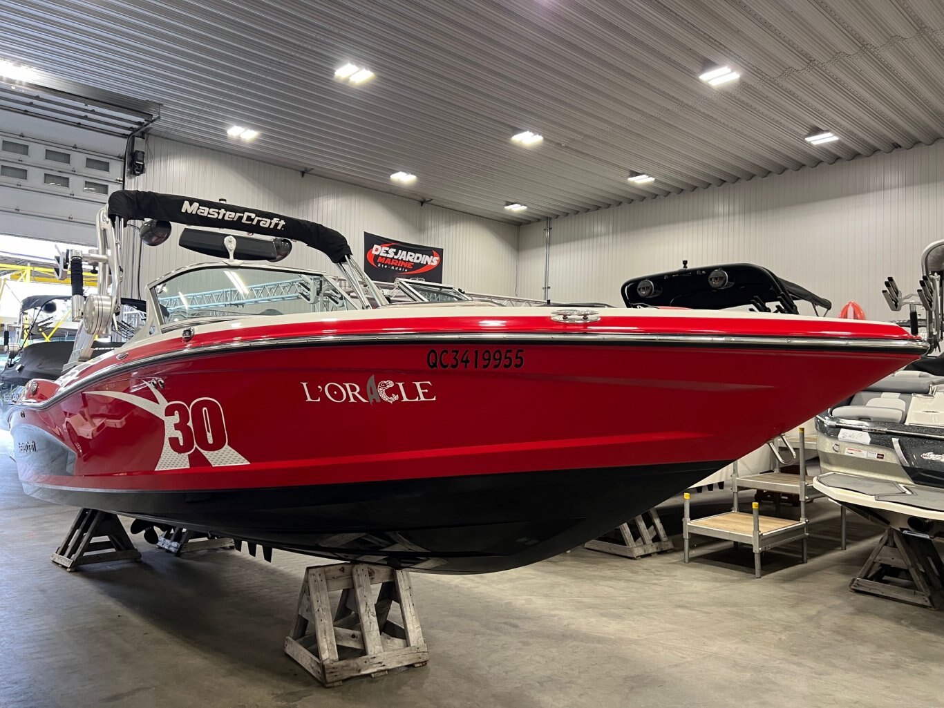 Bateau Mastercraft X30 2012 Rouge & Noir moteur 6.0L Ilmor avec 980h Complètement Équipé pour le Wakesurf