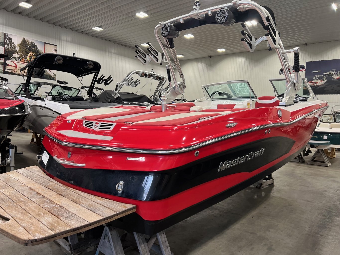 Bateau Mastercraft X30 2012 Rouge & Noir moteur 6.0L Ilmor avec 980h Complètement Équipé pour le Wakesurf