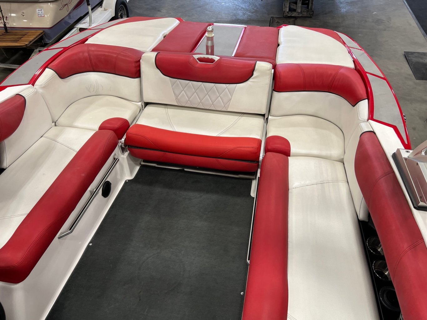 Bateau Mastercraft X30 2012 Rouge & Noir moteur 6.0L Ilmor avec 980h Complètement Équipé pour le Wakesurf