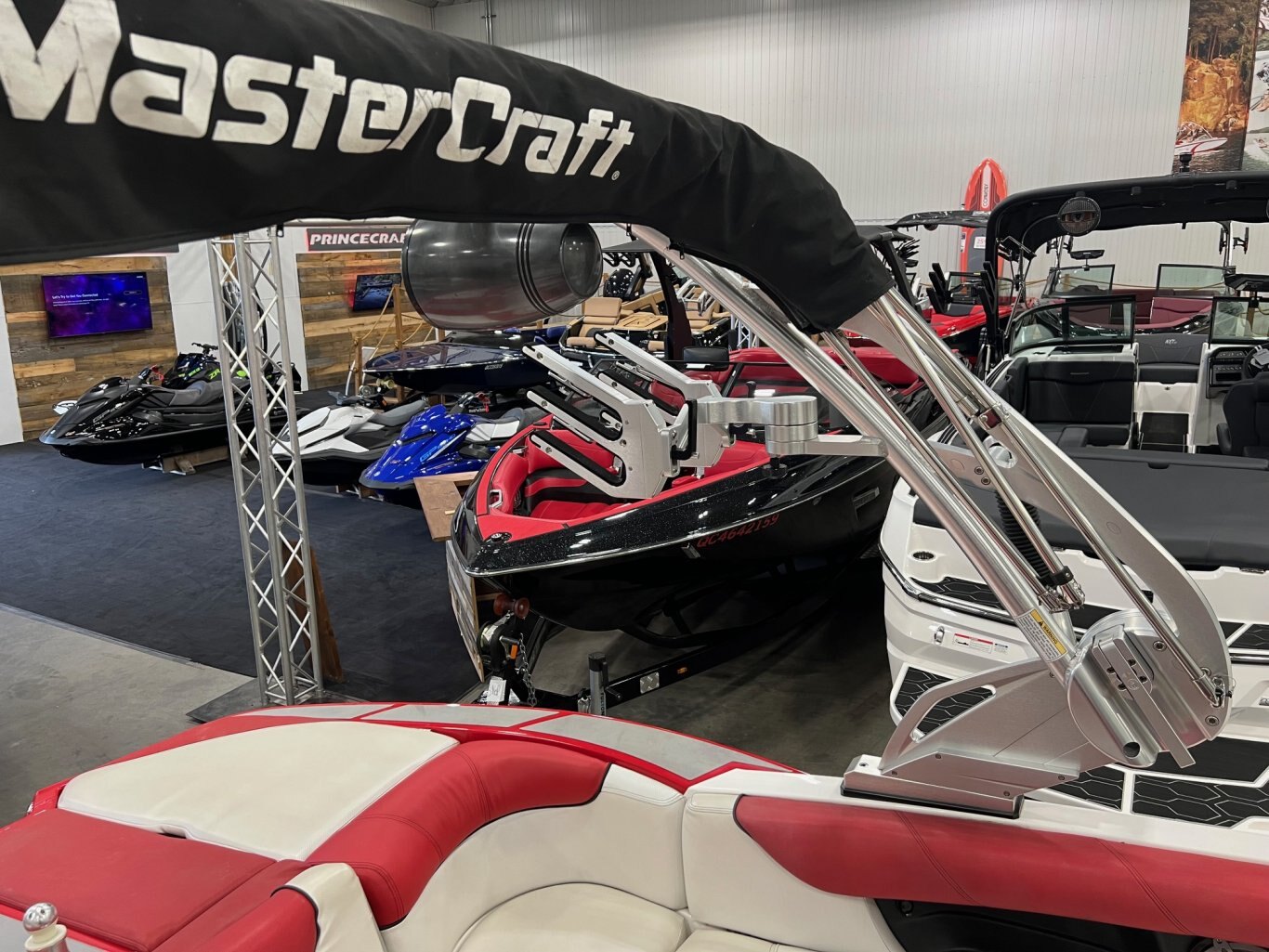 Bateau Mastercraft X30 2012 Rouge & Noir moteur 6.0L Ilmor avec 980h Complètement Équipé pour le Wakesurf