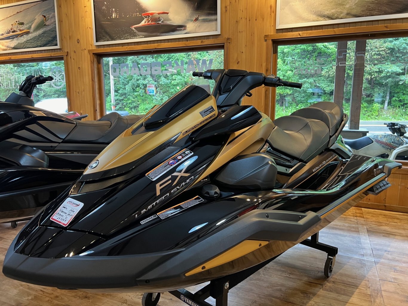 Motomarine Yamaha Waverunner FX Limited SVHO 1800 Noir et Or avec Système de Sons Modèle Luxueux