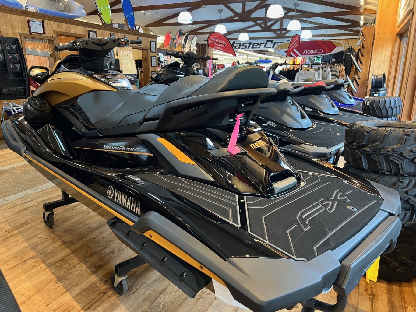 Motomarine Yamaha Waverunner FX Limited SVHO 1800 Noir et Or avec Système de Sons Modèle Luxueux