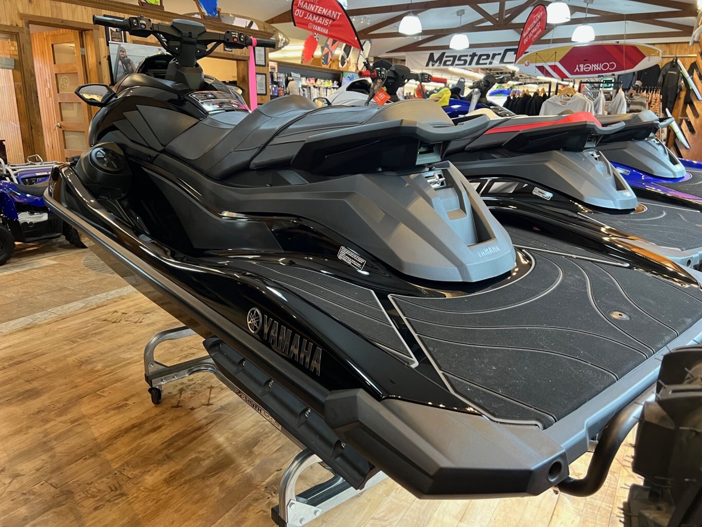 Motomarine Yamaha Waverunner GP1800R SVHO 2024 Noir avec Système de Sons Modèle Performance