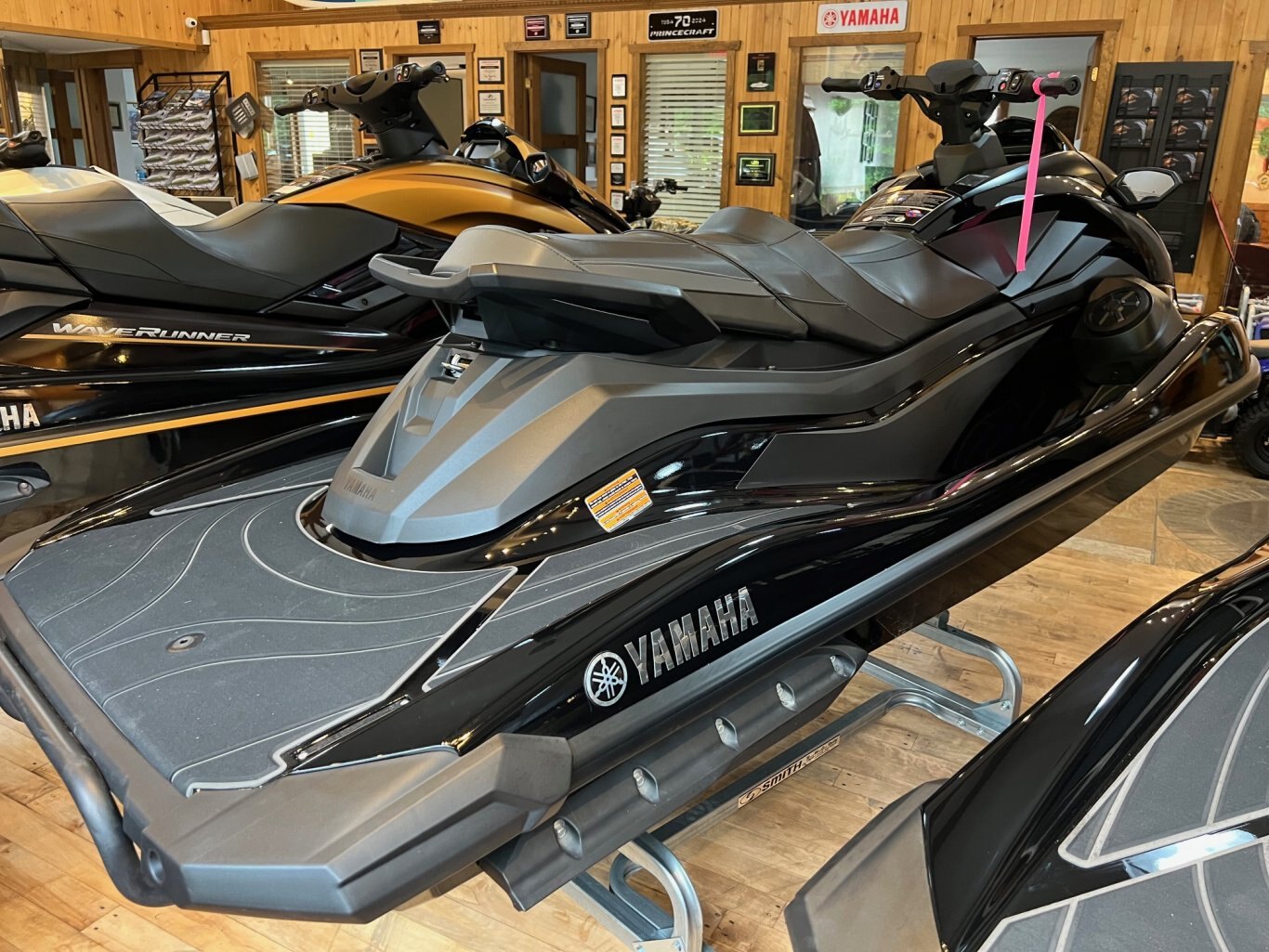 Motomarine Yamaha Waverunner GP1800R SVHO 2024 Noir avec Système de Sons Modèle Performance