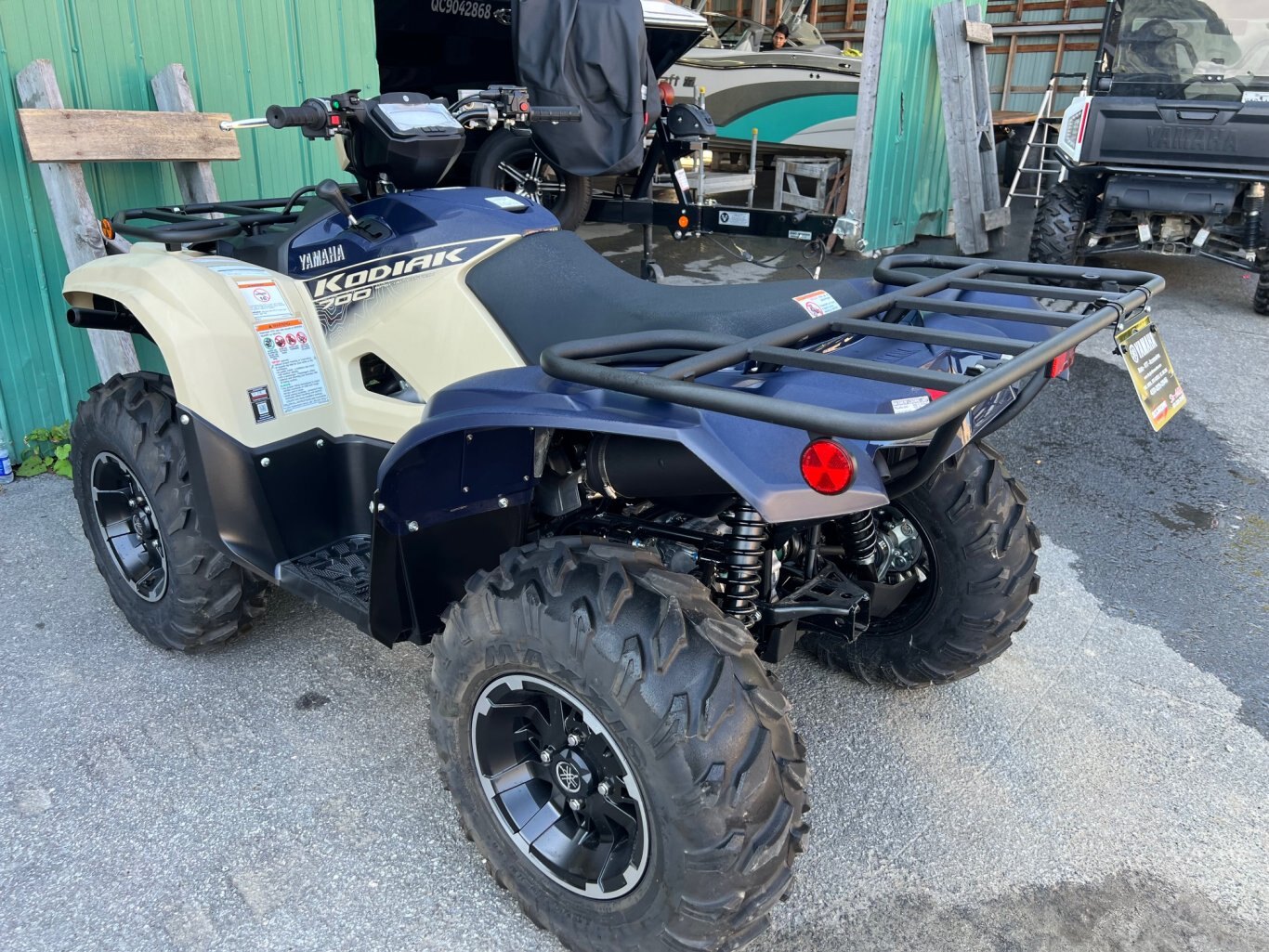 VTT Yamaha Kodiak 700 EPS SE Savane & Bleu Marin avec Treuil Modèle Multi Usage