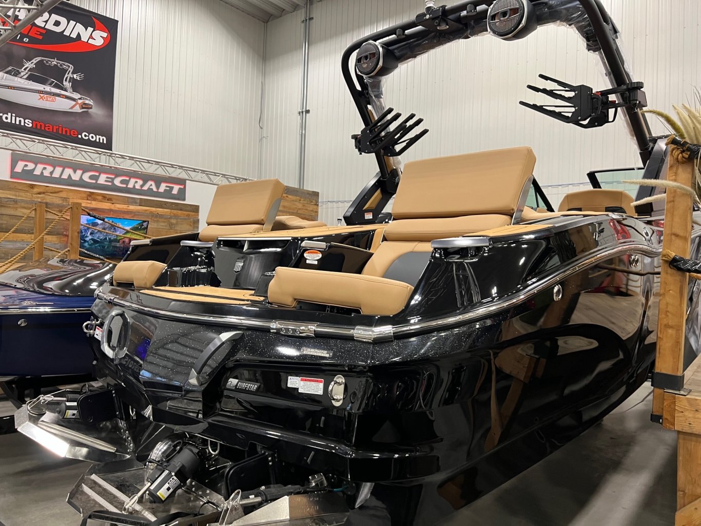 Bateau Mastercraft X22 2025 Noir sur Tan Complètement Équipé pour le Wakesurf WOW!