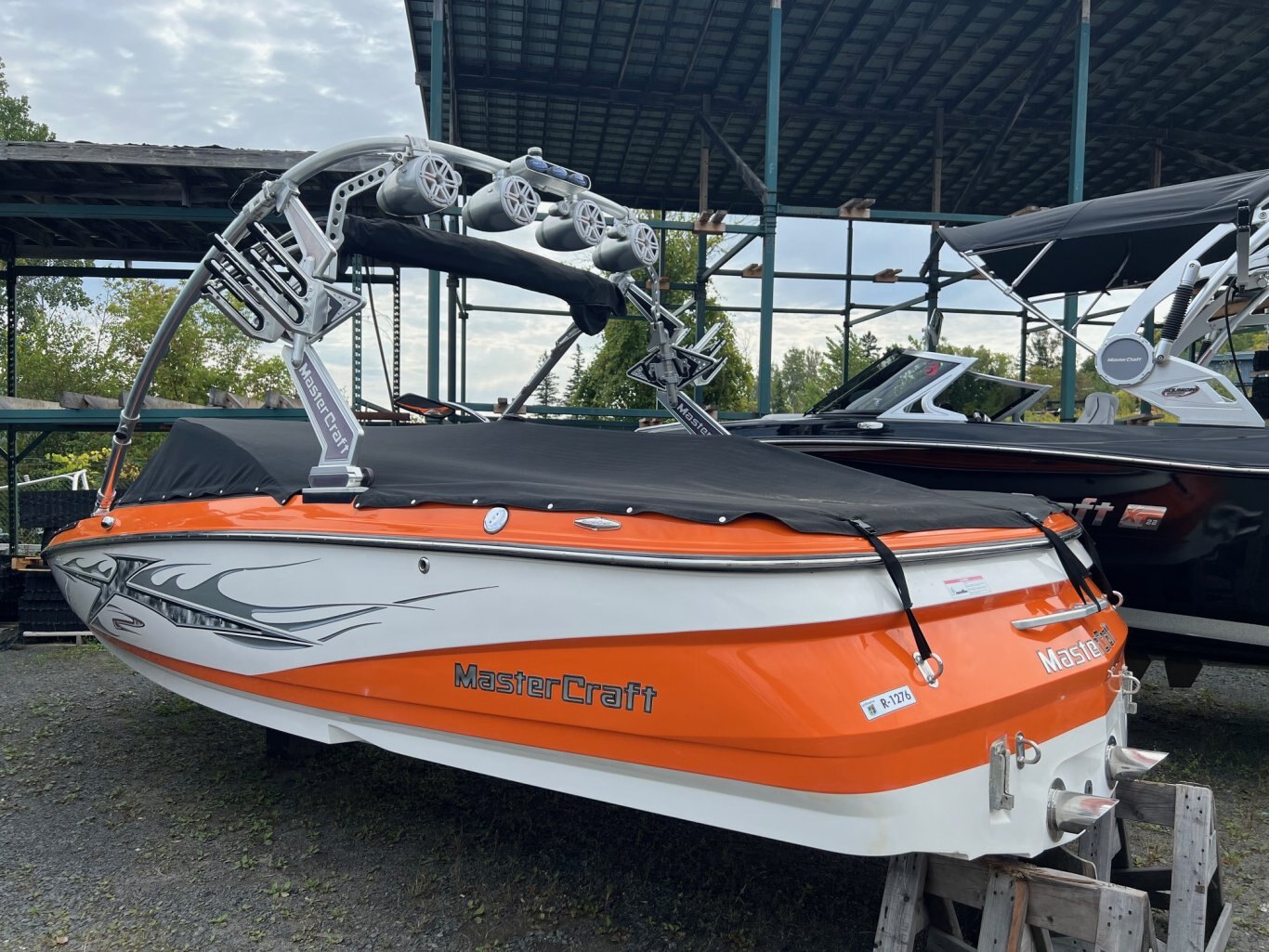 Bateau Mastercraft X2 2007 Orange & Moteur Blanc Indmar MCX 350hp Complèment Équipé pour les Sport Nautiques et WakeSurf!