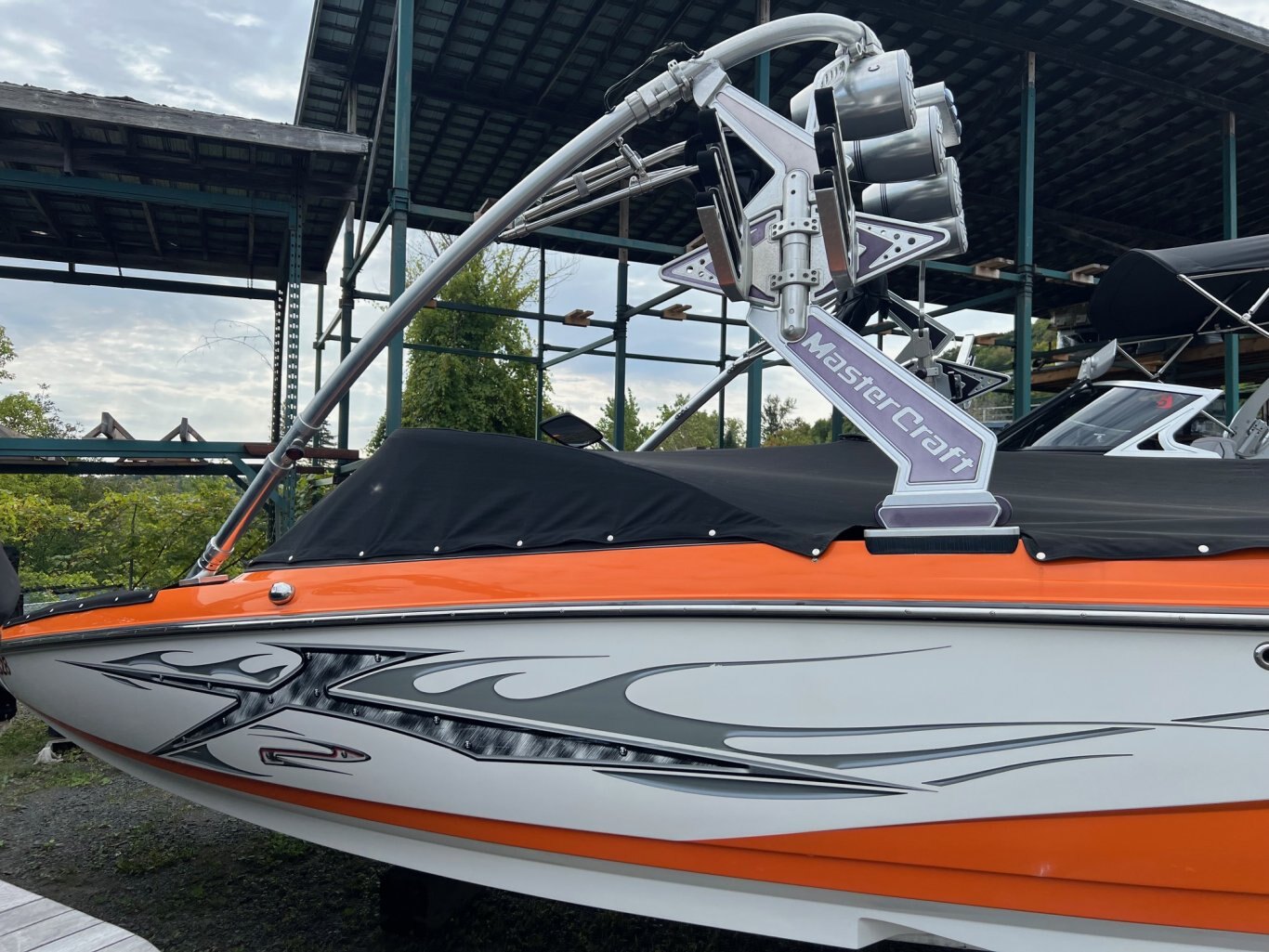 Bateau Mastercraft X2 2007 Orange & Moteur Blanc Indmar MCX 350hp Complèment Équipé pour les Sport Nautiques et WakeSurf!