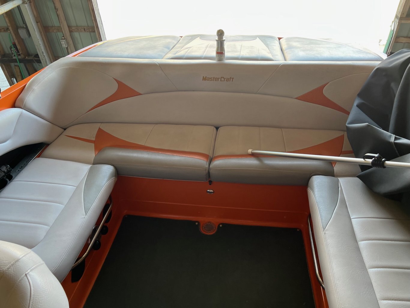 Bateau Mastercraft X2 2007 Orange & Moteur Blanc Indmar MCX 350hp Complèment Équipé pour les Sport Nautiques et WakeSurf!