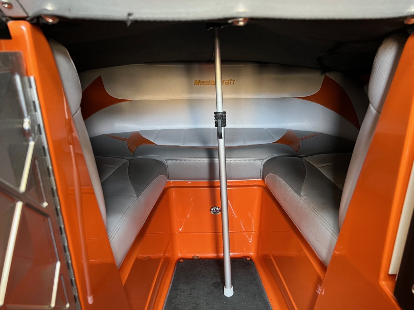 Bateau Mastercraft X2 2007 Orange & Moteur Blanc Indmar MCX 350hp Complèment Équipé pour les Sport Nautiques et WakeSurf!