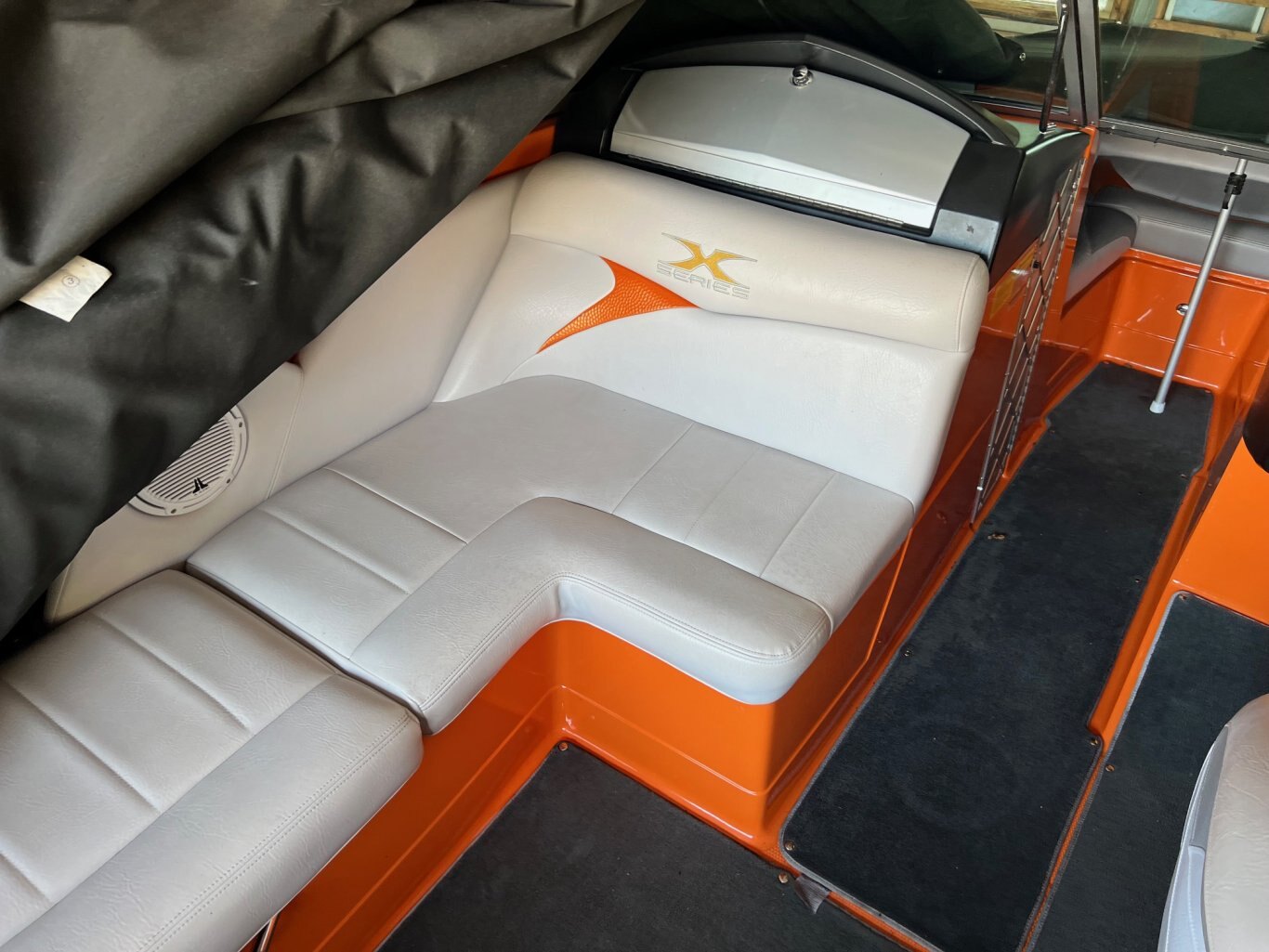 Bateau Mastercraft X2 2007 Orange & Moteur Blanc Indmar MCX 350hp Complèment Équipé pour les Sport Nautiques et WakeSurf!