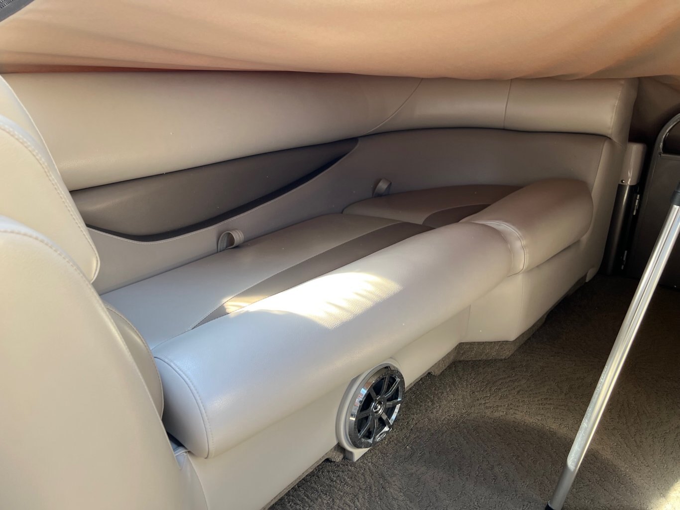 Ponton Princecraft Vogue 21 2014 Bronze avec Moteur Mercury 60hp Toit demi campeur et complètement équipé