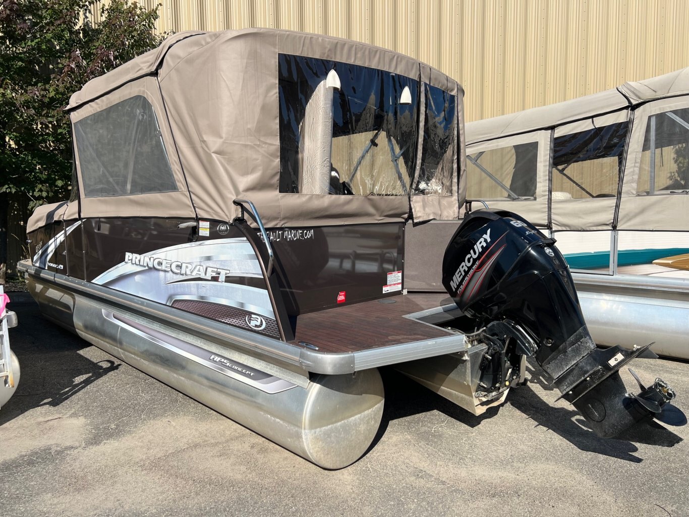 Ponton Princecraft Vogue 21 2014 Bronze avec Moteur Mercury 60hp Toit demi campeur et complètement équipé