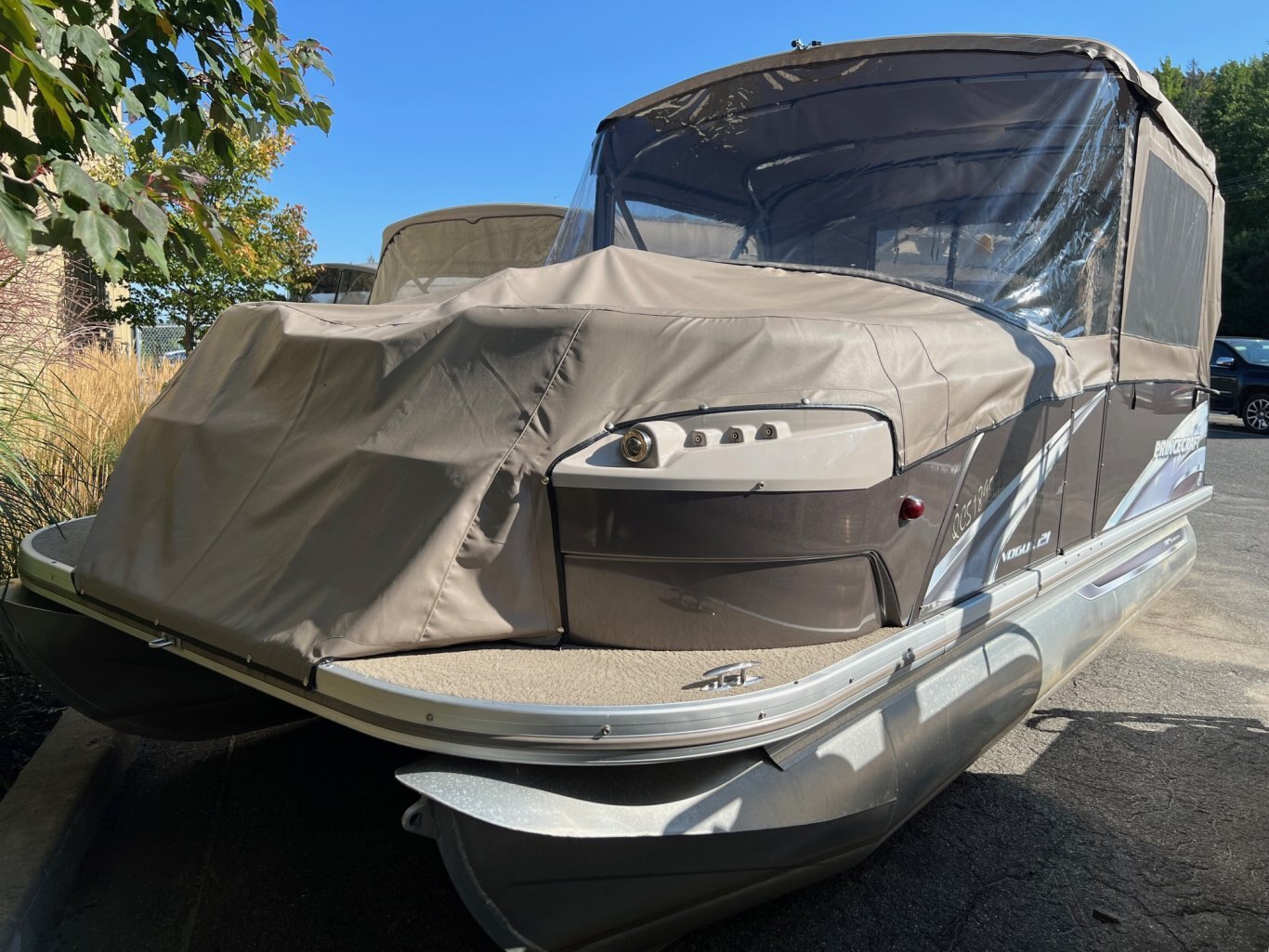 Ponton Princecraft Vogue 21 2014 Bronze avec Moteur Mercury 60hp Toit demi campeur et complètement équipé