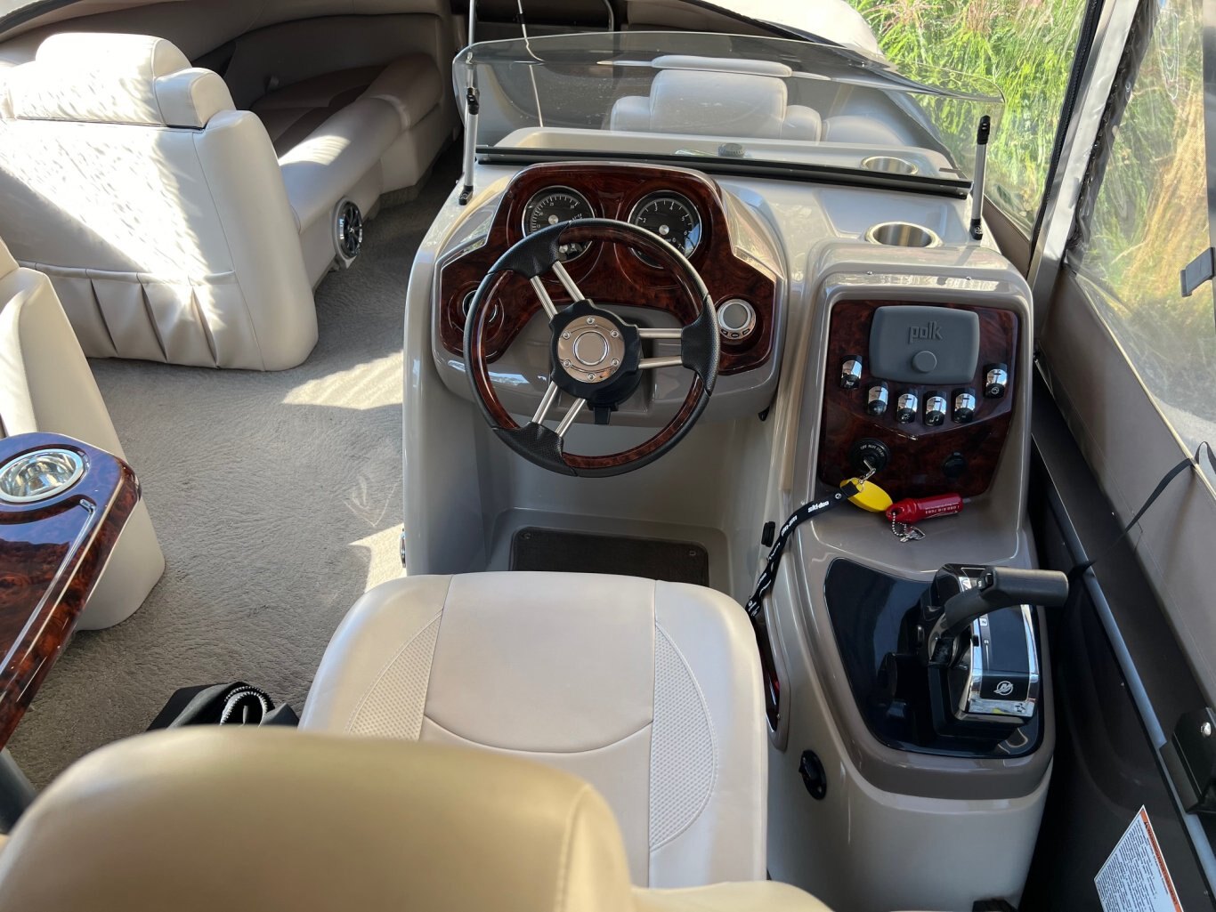 Ponton Princecraft Vogue 21 2014 Bronze avec Moteur Mercury 60hp Toit demi campeur et complètement équipé