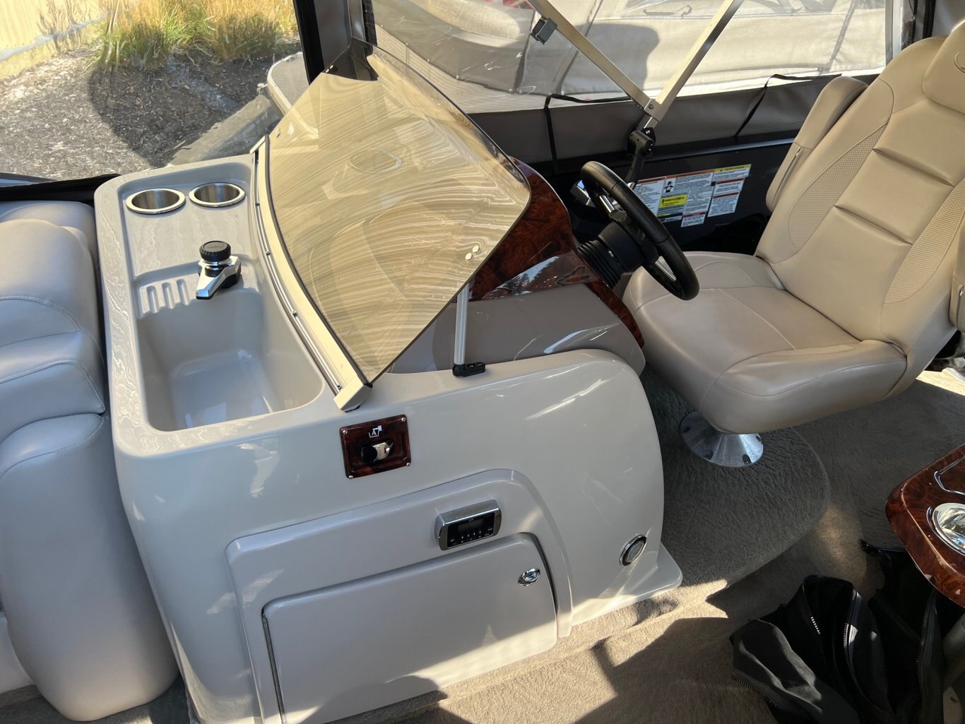 Ponton Princecraft Vogue 21 2014 Bronze avec Moteur Mercury 60hp Toit demi campeur et complètement équipé