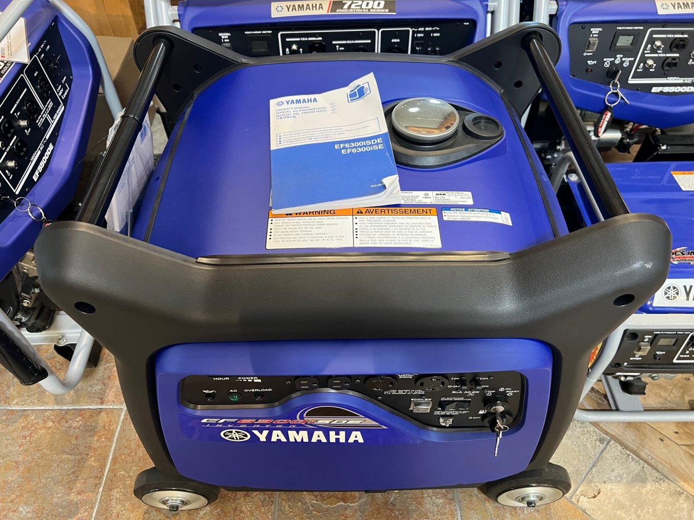 Génératrice Yamaha Inverseur EF6300iSDE Bleu Modèle Portable Idéale pour Résidence, Chalet avec Bonne Capacité 120/240!