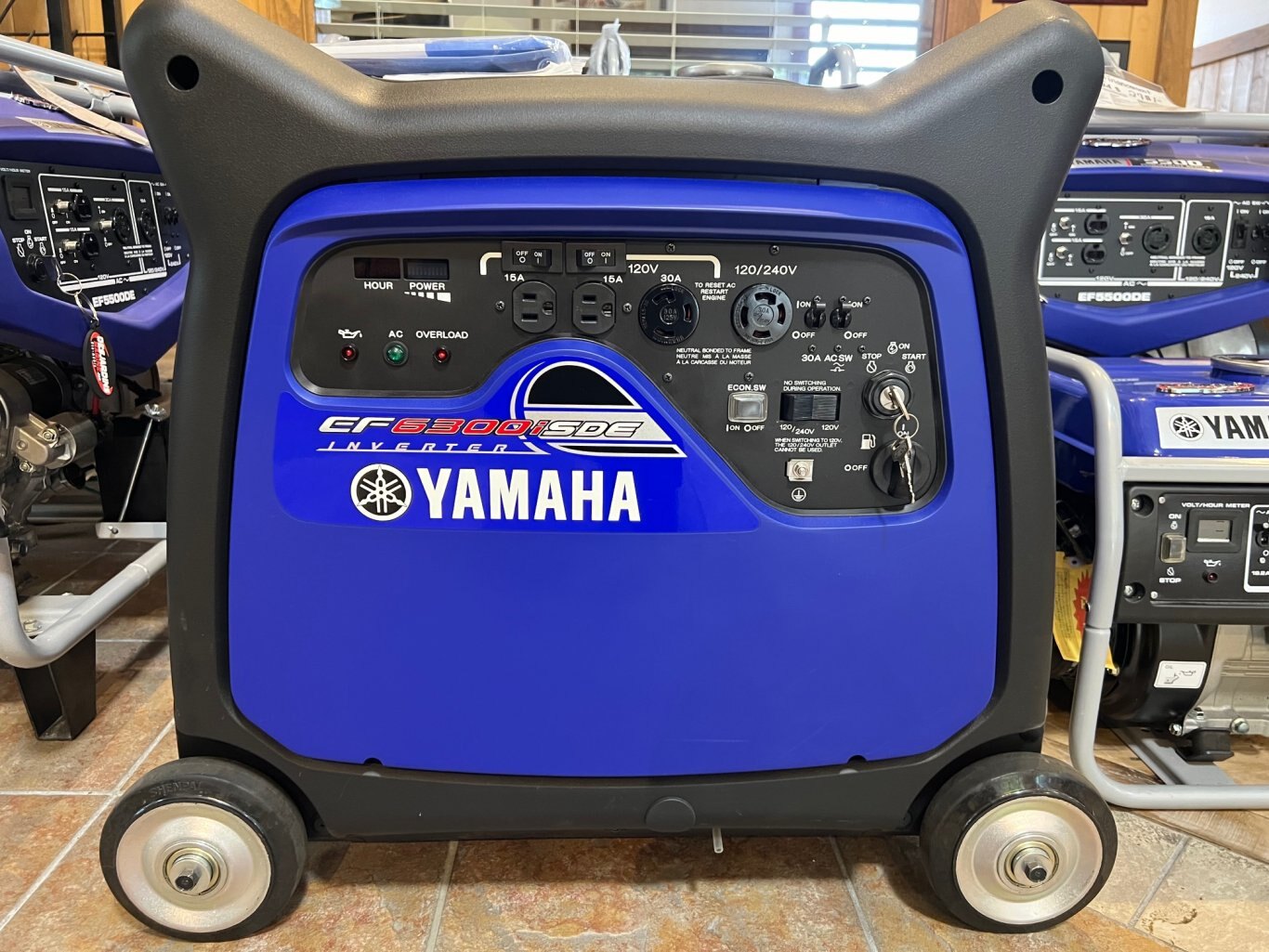 Génératrice Yamaha Inverseur EF6300iSDE Bleu Modèle Portable Idéale pour Résidence, Chalet avec Bonne Capacité 120/240!