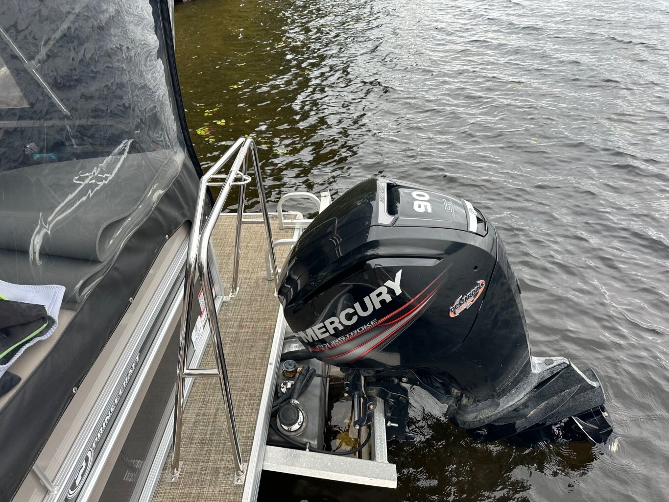 Ponton Princecraft Vectra 21 2016 Charcoal avec Moteur Mercury 90hp vient avec Toit Campeur, Système de Sons, Table, Sonar, Pole de Ski!