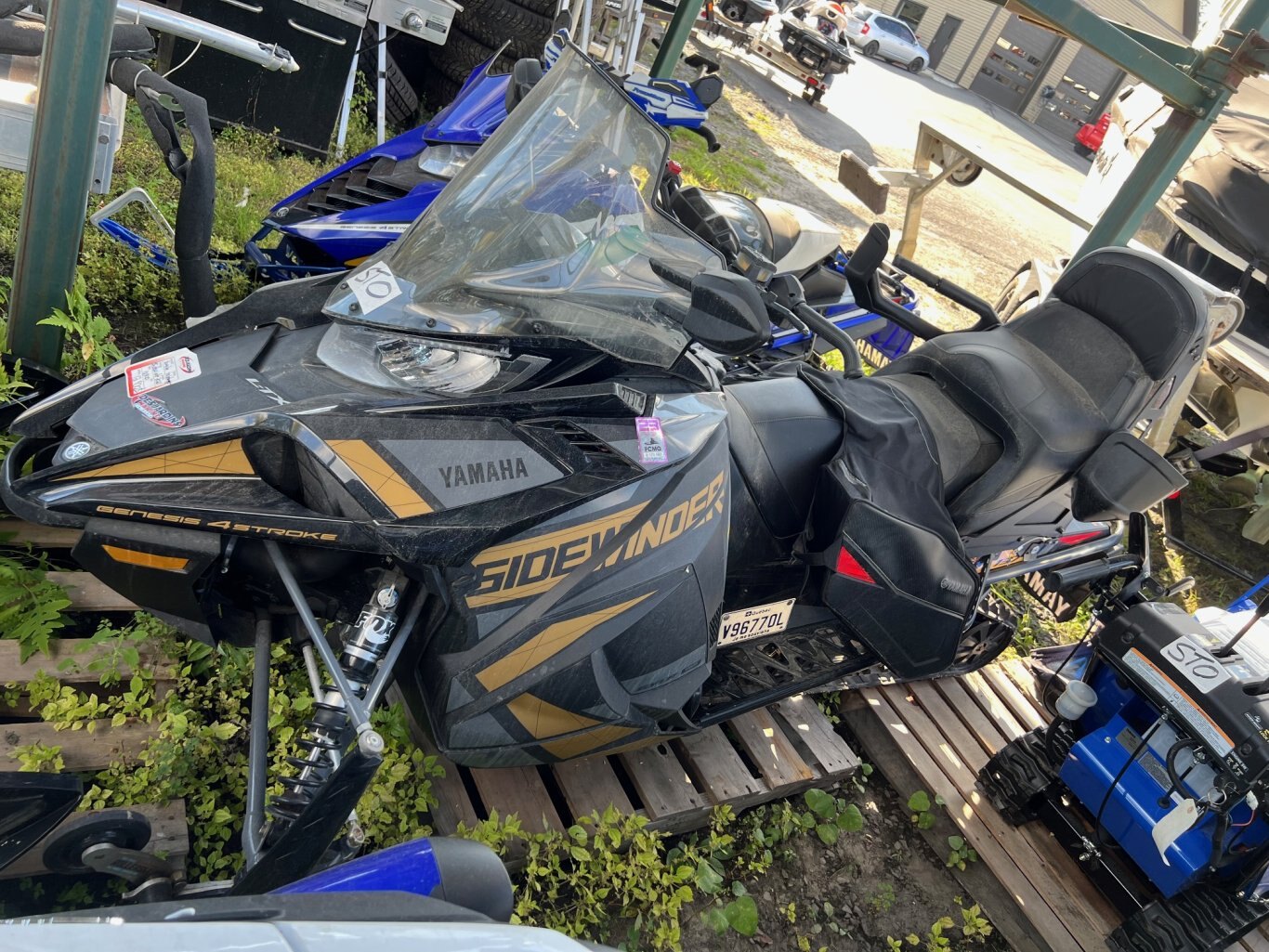 Motoneige Yamaha Sidewinder 2021 L-TX GT Or & Noir super état avec 2000km Tout équipé 1+1, Sacoches, Rollerski & Plus!