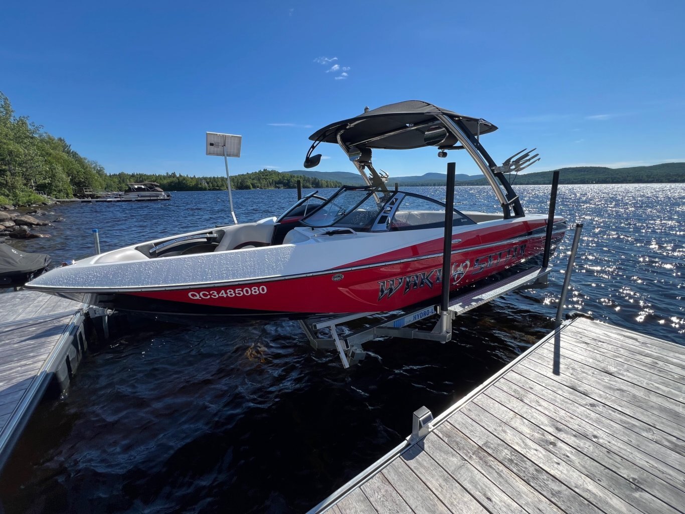 Bateau Malibu Wakesetter VLX 21.6' 2012 Rouge & Noir Moteur Monsoon 350hp 475h Complètement Équipé, 4x Ballasts, Power Wedge, Maliview!