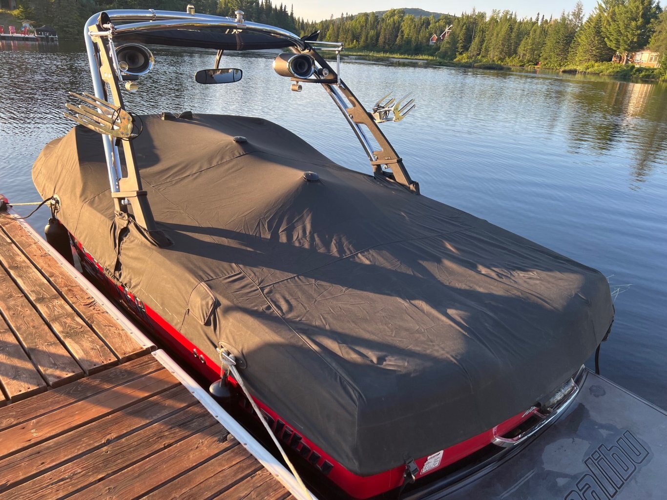 Bateau Malibu Wakesetter VLX 21.6' 2012 Rouge & Noir Moteur Monsoon 350hp 475h Complètement Équipé, 4x Ballasts, Power Wedge, Maliview!