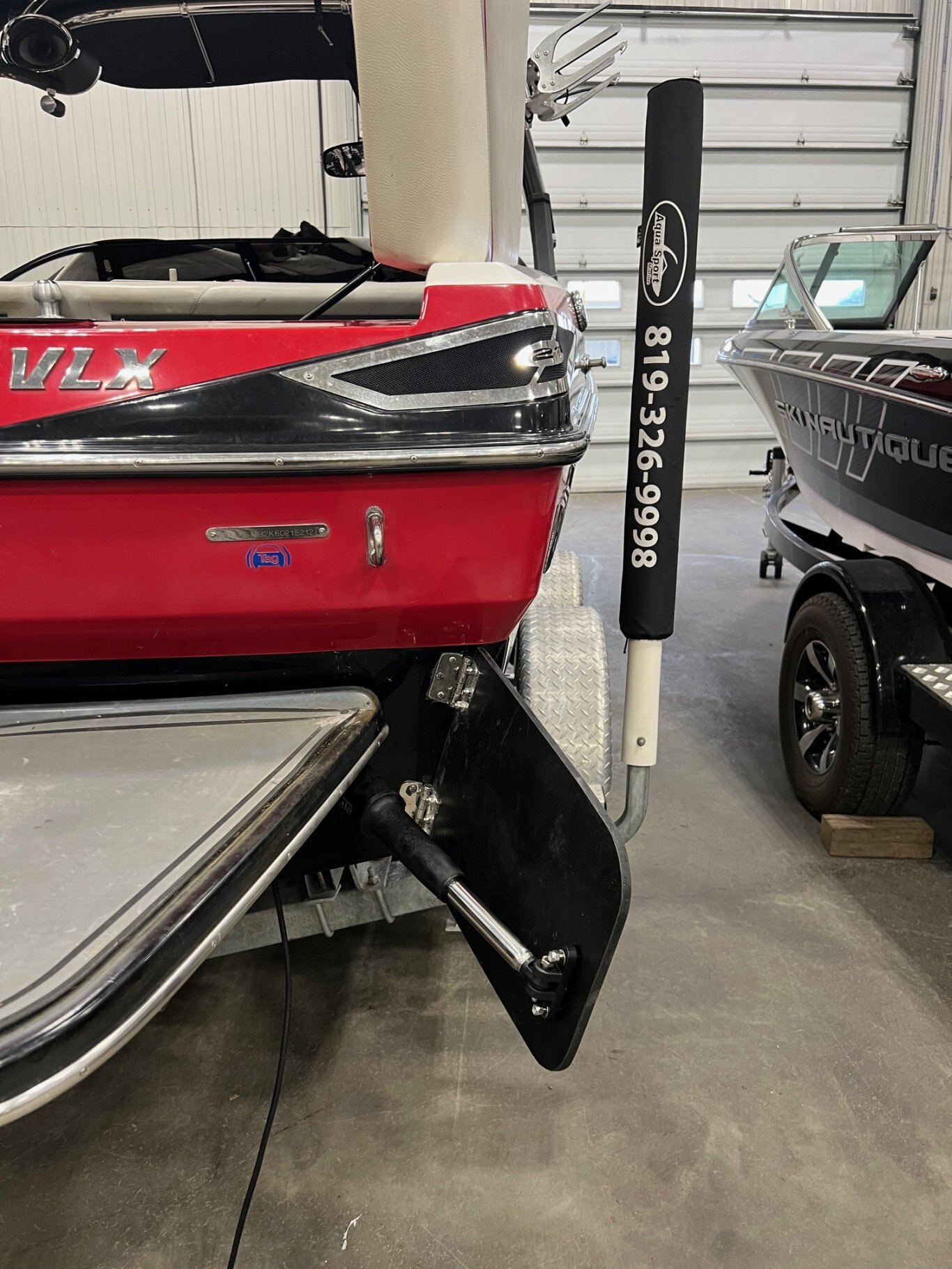 Bateau Malibu Wakesetter VLX 21.6' 2012 Rouge & Noir Moteur Monsoon 350hp 525h Full, Remorque , 6x Ballasts, Power Wedge, SurfGates !