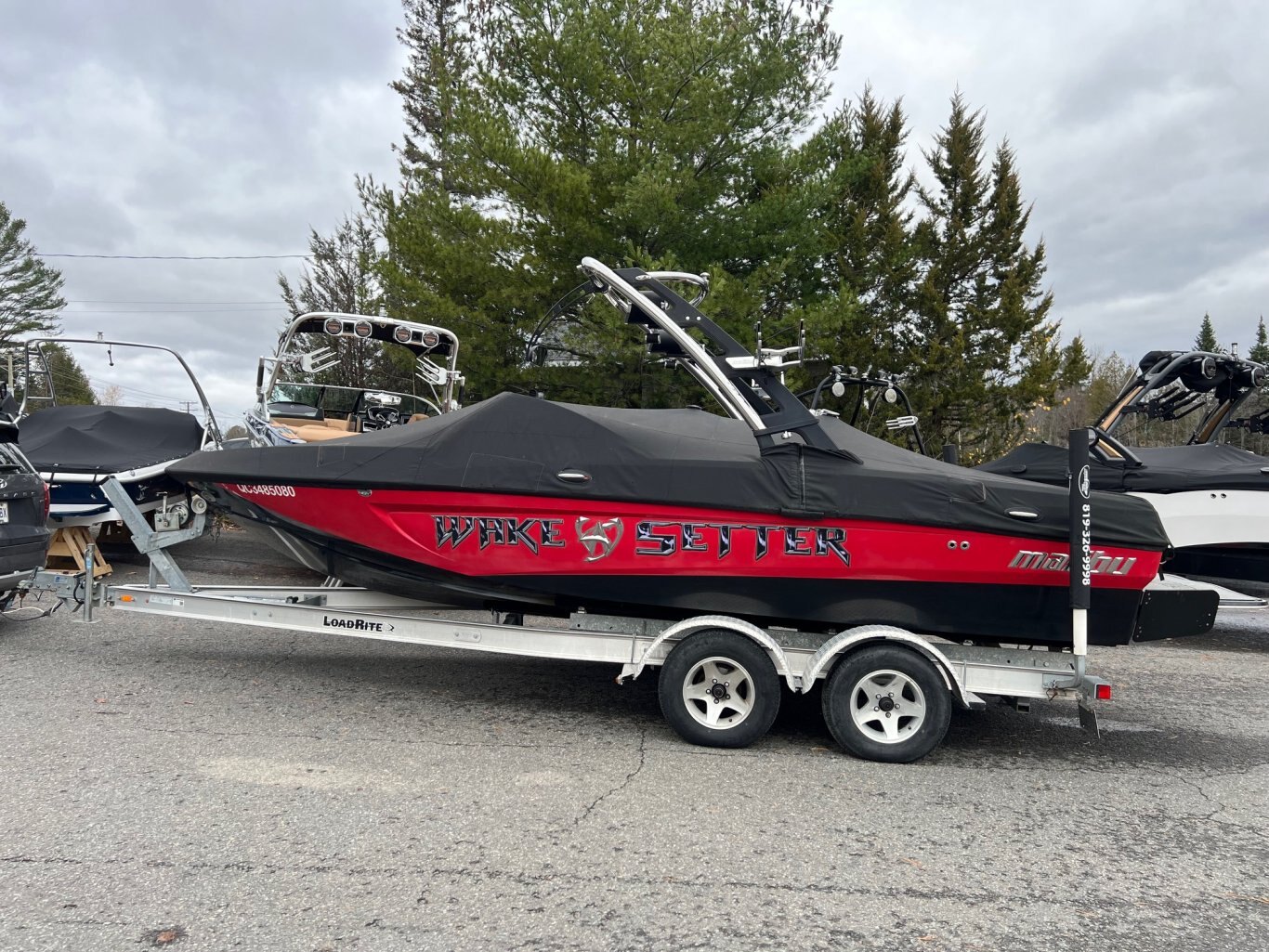 Bateau Malibu Wakesetter VLX 21.6' 2012 Rouge & Noir Moteur Monsoon 350hp 525h Full, Remorque , 6x Ballasts, Power Wedge, SurfGates !