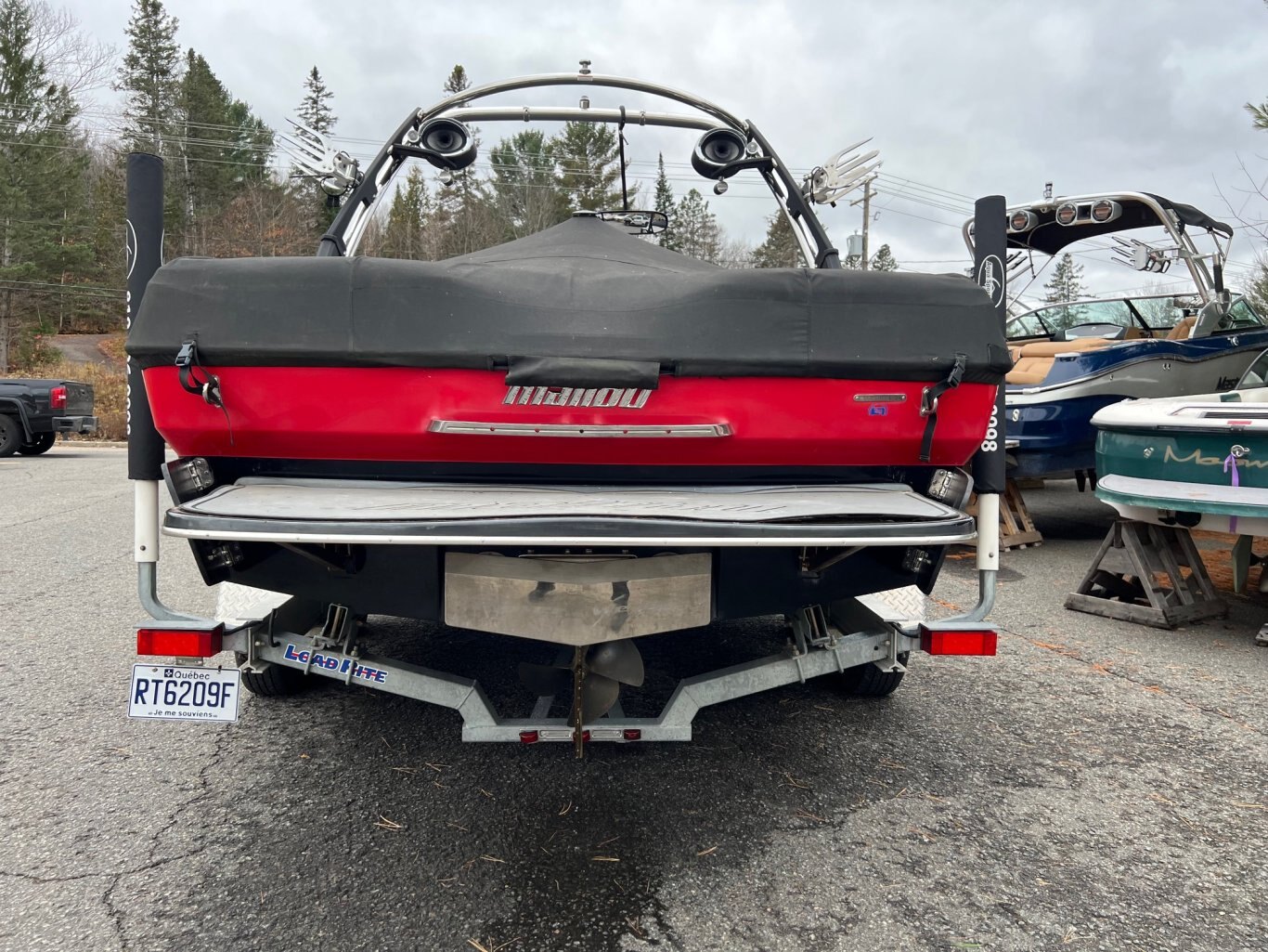 Bateau Malibu Wakesetter VLX 21.6' 2012 Rouge & Noir Moteur Monsoon 350hp 525h Full, Remorque , 6x Ballasts, Power Wedge, SurfGates !