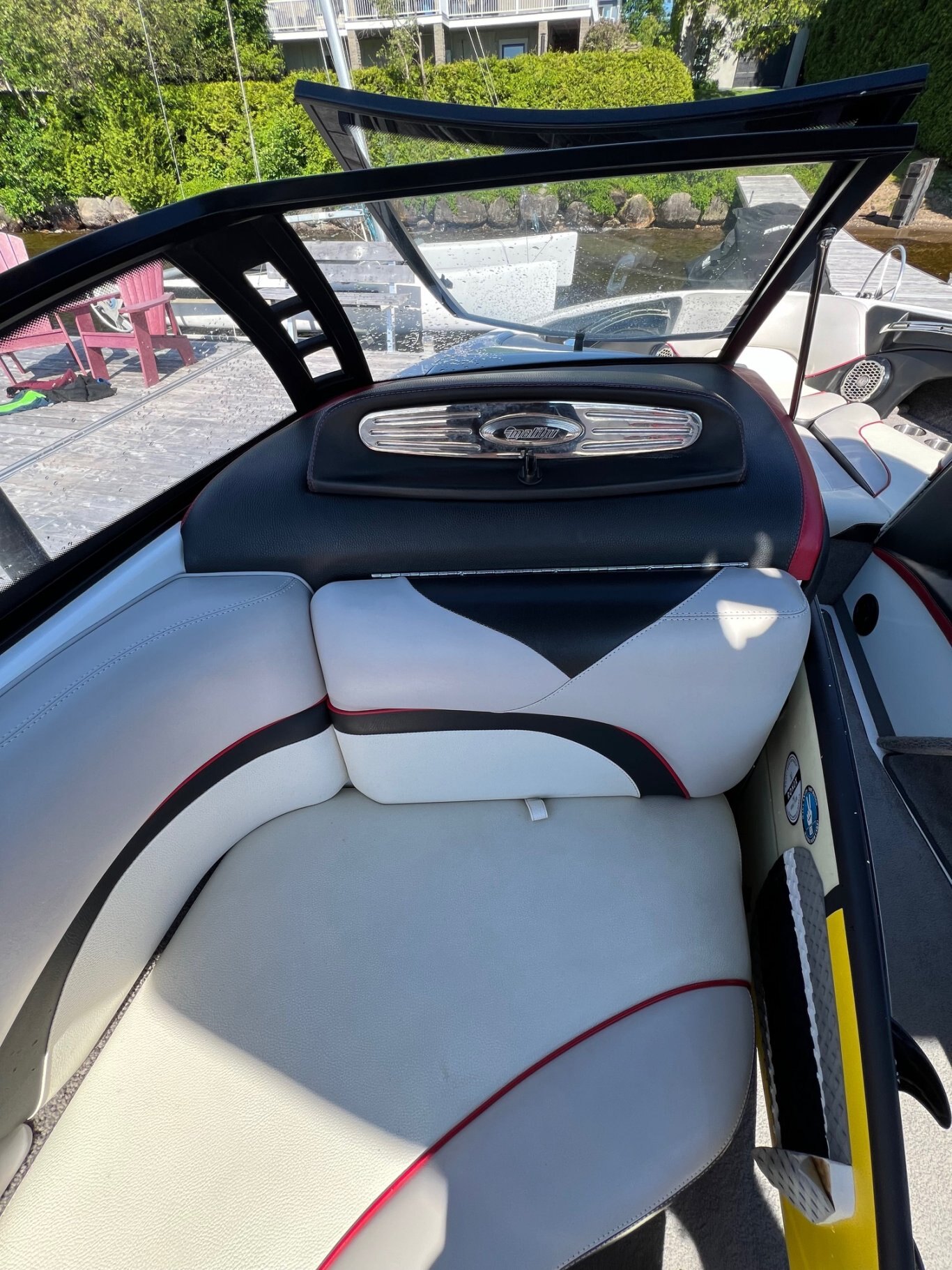 Bateau Malibu Wakesetter VLX 21.6' 2012 Rouge & Noir Moteur Monsoon 350hp 525h Full, Remorque , 6x Ballasts, Power Wedge, SurfGates !