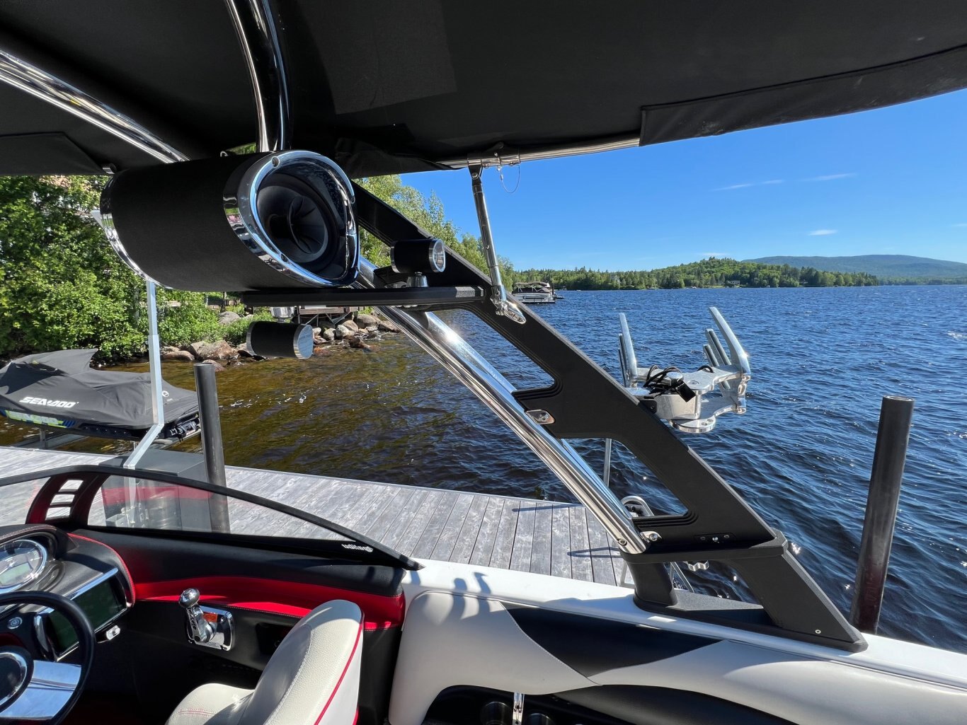 Bateau Malibu Wakesetter VLX 21.6' 2012 Rouge & Noir Moteur Monsoon 350hp 525h Full, Remorque , 6x Ballasts, Power Wedge, SurfGates !