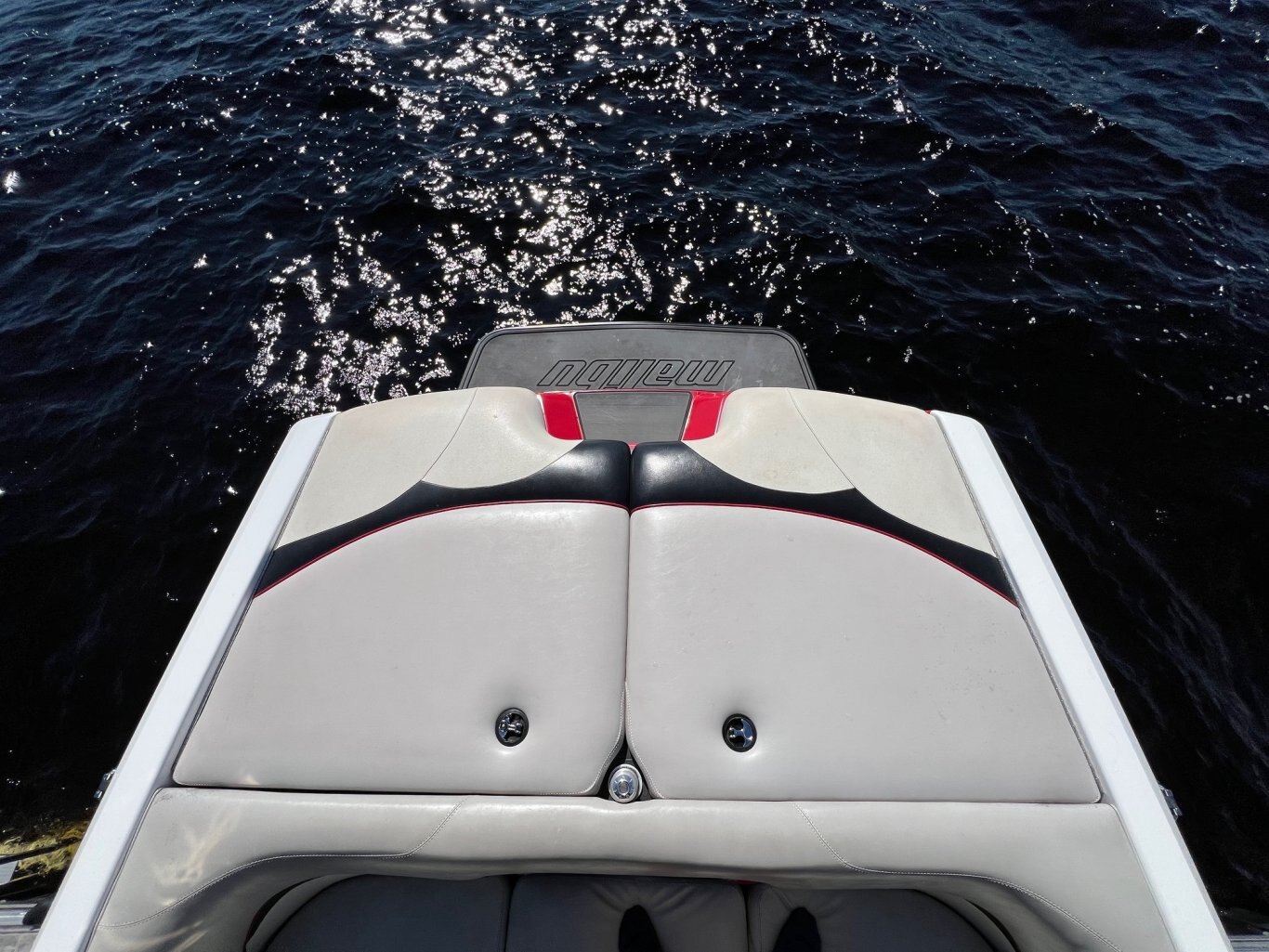 Bateau Malibu Wakesetter VLX 21.6' 2012 Rouge & Noir Moteur Monsoon 350hp 525h Full, Remorque , 6x Ballasts, Power Wedge, SurfGates !