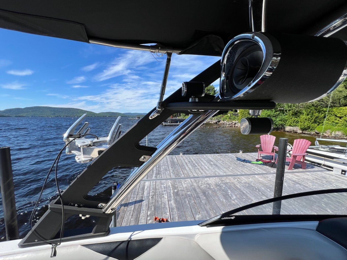 Bateau Malibu Wakesetter VLX 21.6' 2012 Rouge & Noir Moteur Monsoon 350hp 525h Full, Remorque , 6x Ballasts, Power Wedge, SurfGates !