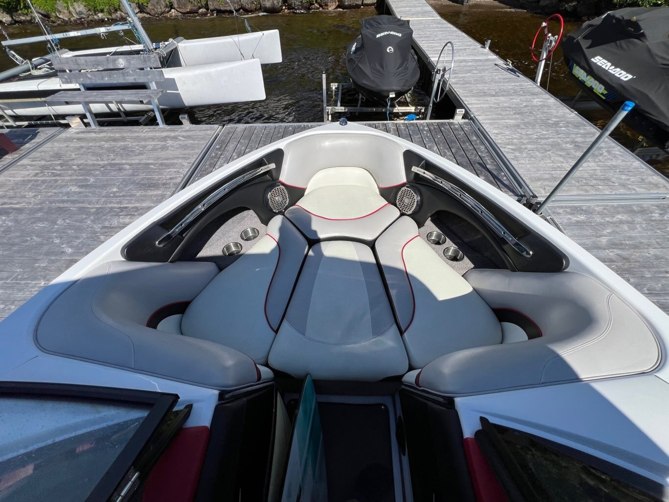 Bateau Malibu Wakesetter VLX 21.6' 2012 Rouge & Noir Moteur Monsoon 350hp 475h Complètement Équipé, 4x Ballasts, Power Wedge, Maliview!