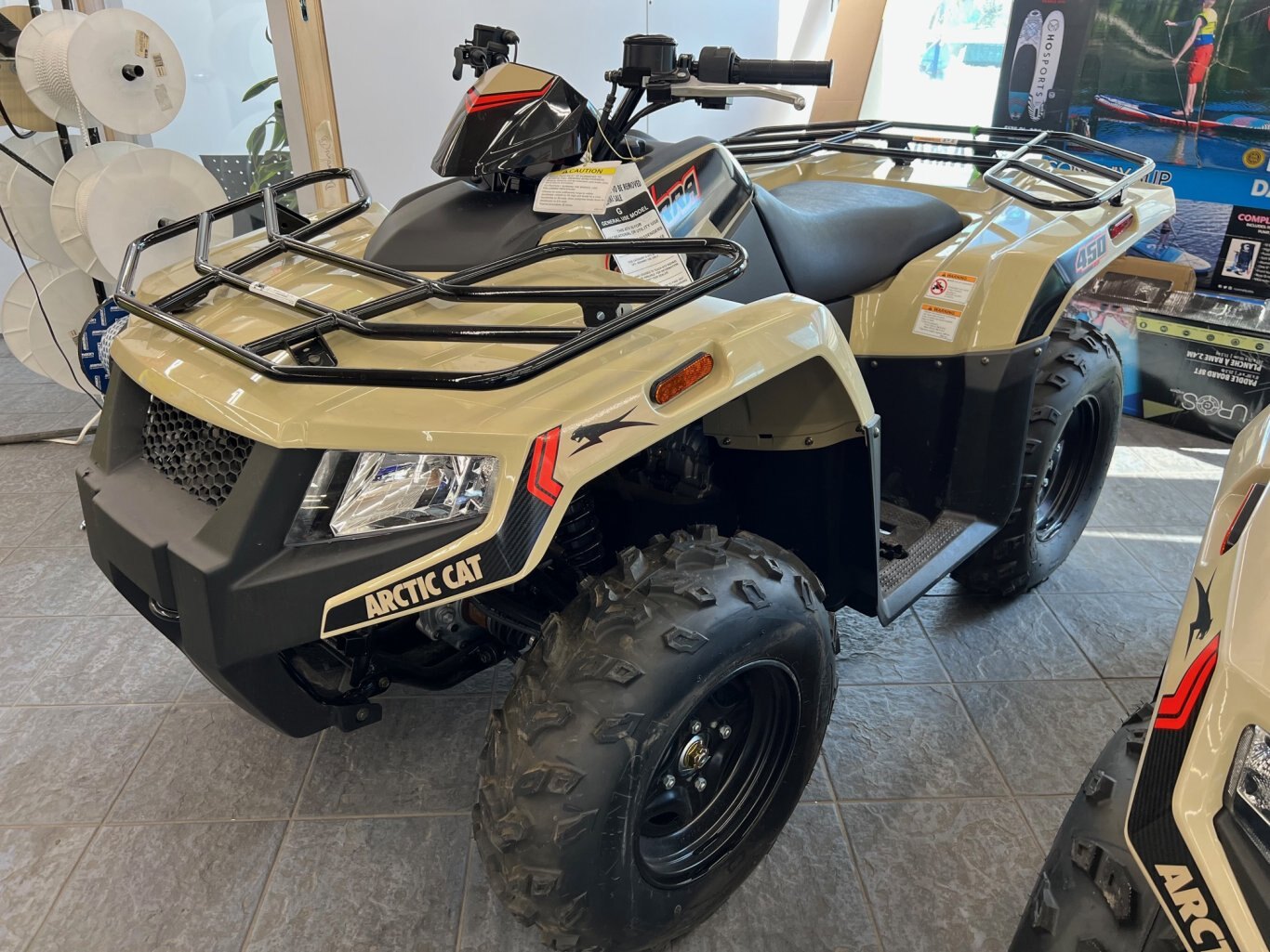 VTT Arctic Cat 2023 Alterra 450 Beige Modèle Tout Usage Neuf Prix Liquidation à ne pas Manquer!!!