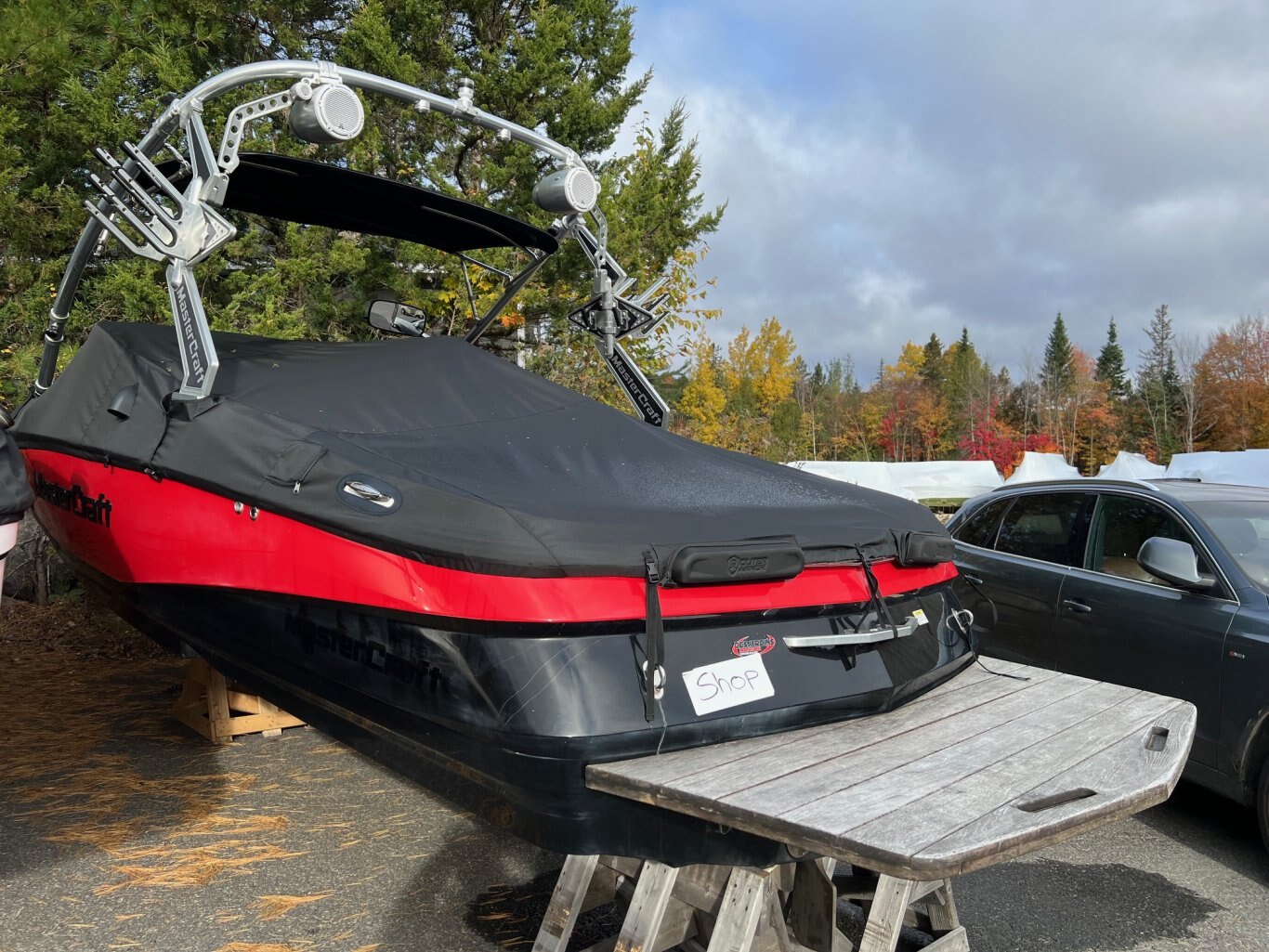 Bateau Mastercraft X2 2007 Rouge & Noir Moteur MCX 350hp avec 246 heures Complètement Équipé pour le Wakesurf, Toile Neuve!