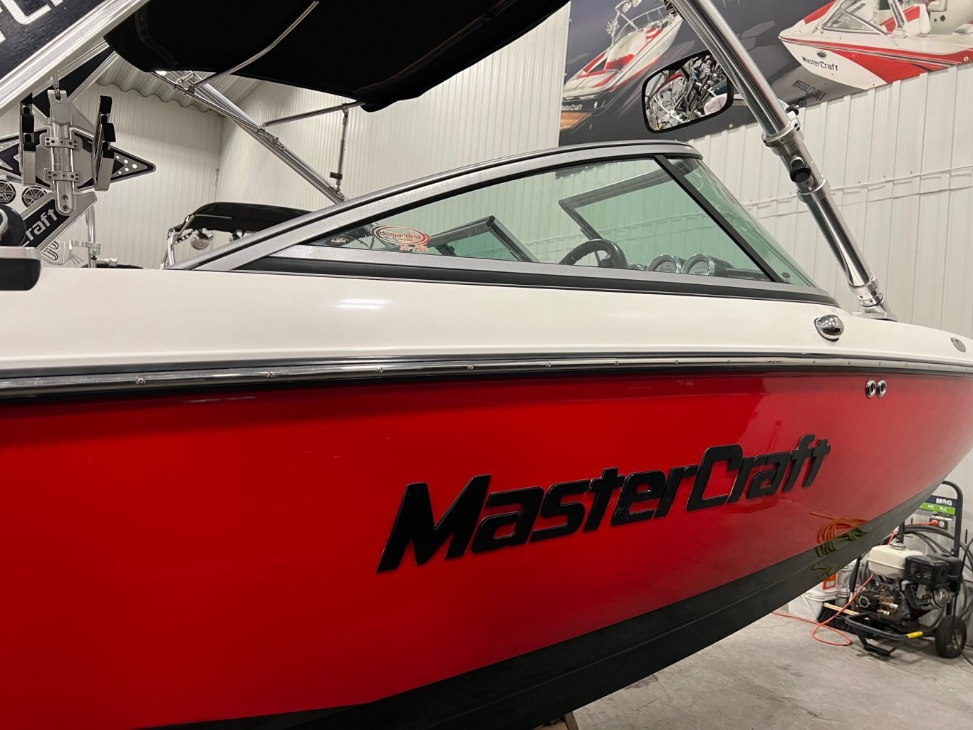 Bateau Mastercraft X2 2007 Rouge & Noir Moteur MCX 350hp avec 246 heures Complètement Équipé pour le Wakesurf, Toile Neuve!