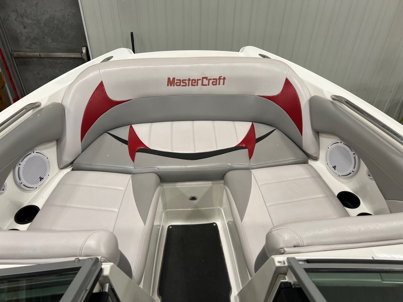 Bateau Mastercraft X2 2007 Rouge & Noir Moteur MCX 350hp avec 246 heures Complètement Équipé pour le Wakesurf, Toile Neuve!