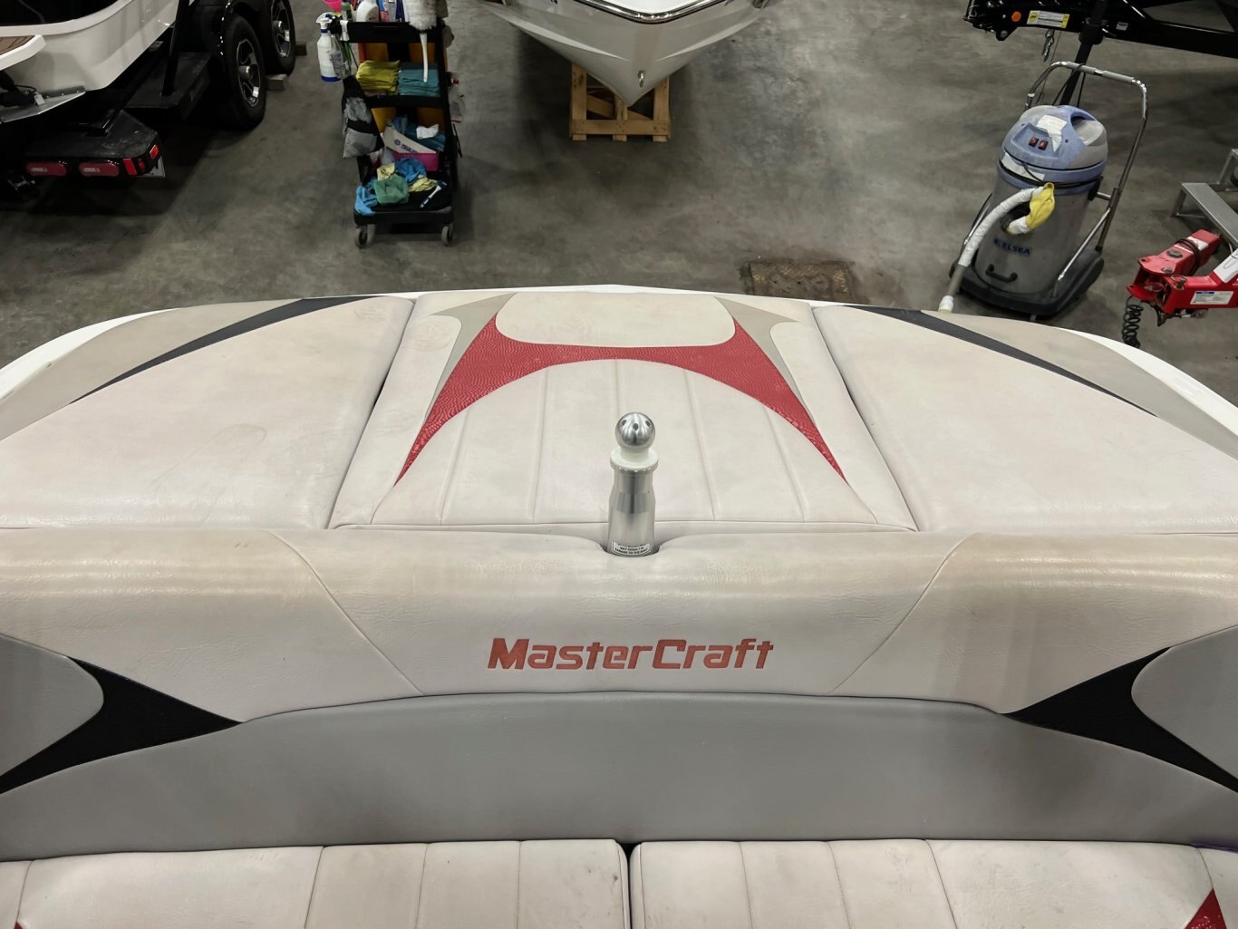 Bateau Mastercraft X2 2007 Rouge & Noir Moteur MCX 350hp avec 246 heures Complètement Équipé pour le Wakesurf, Toile Neuve!