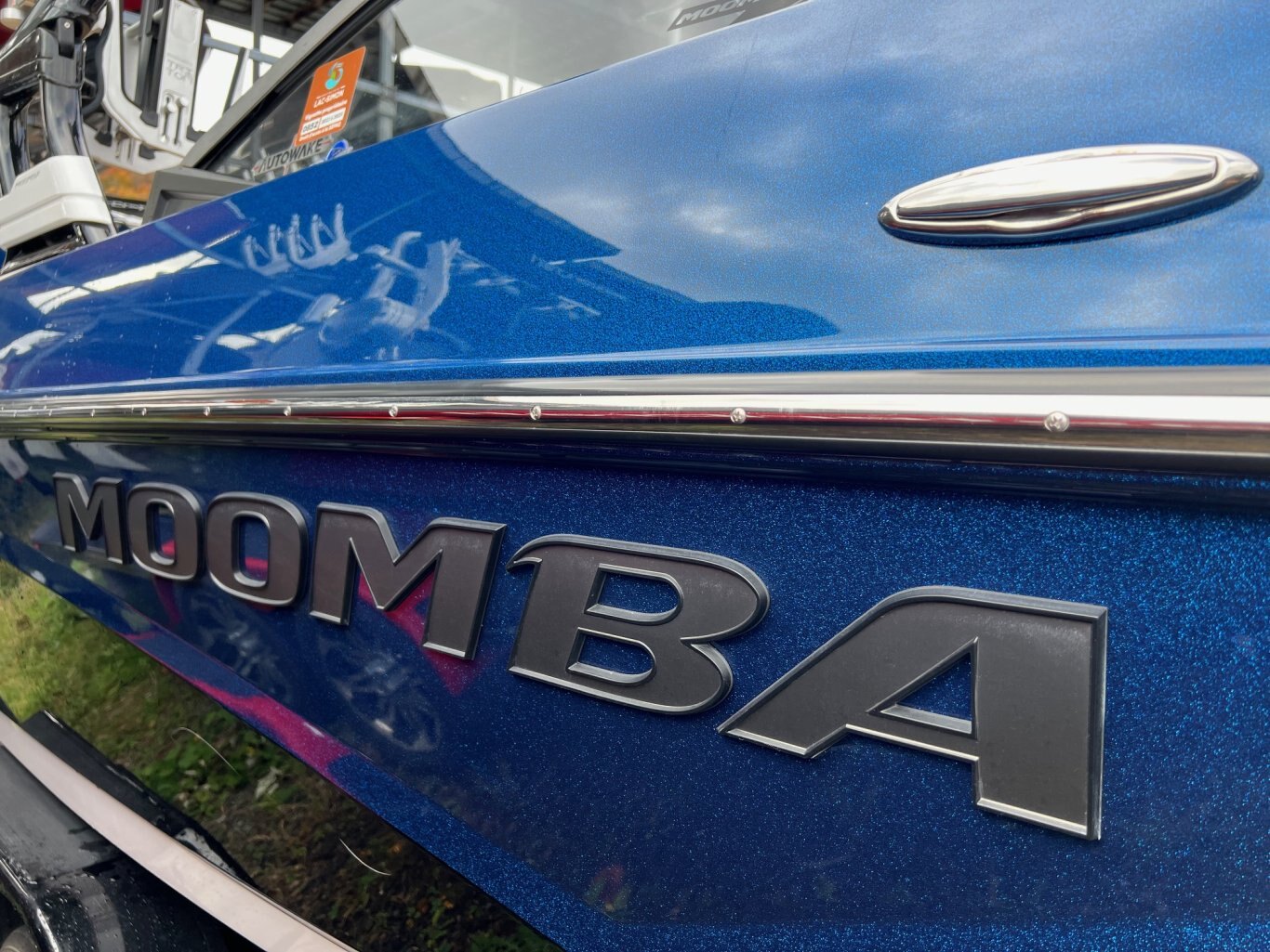 Bateau Moomba Kaiyen 2021 Bleu & Noir Moteur Indmar Raptor 6.2 avec 185 Heures Complètement Équipé pour le Wakesurf en Super Condition!