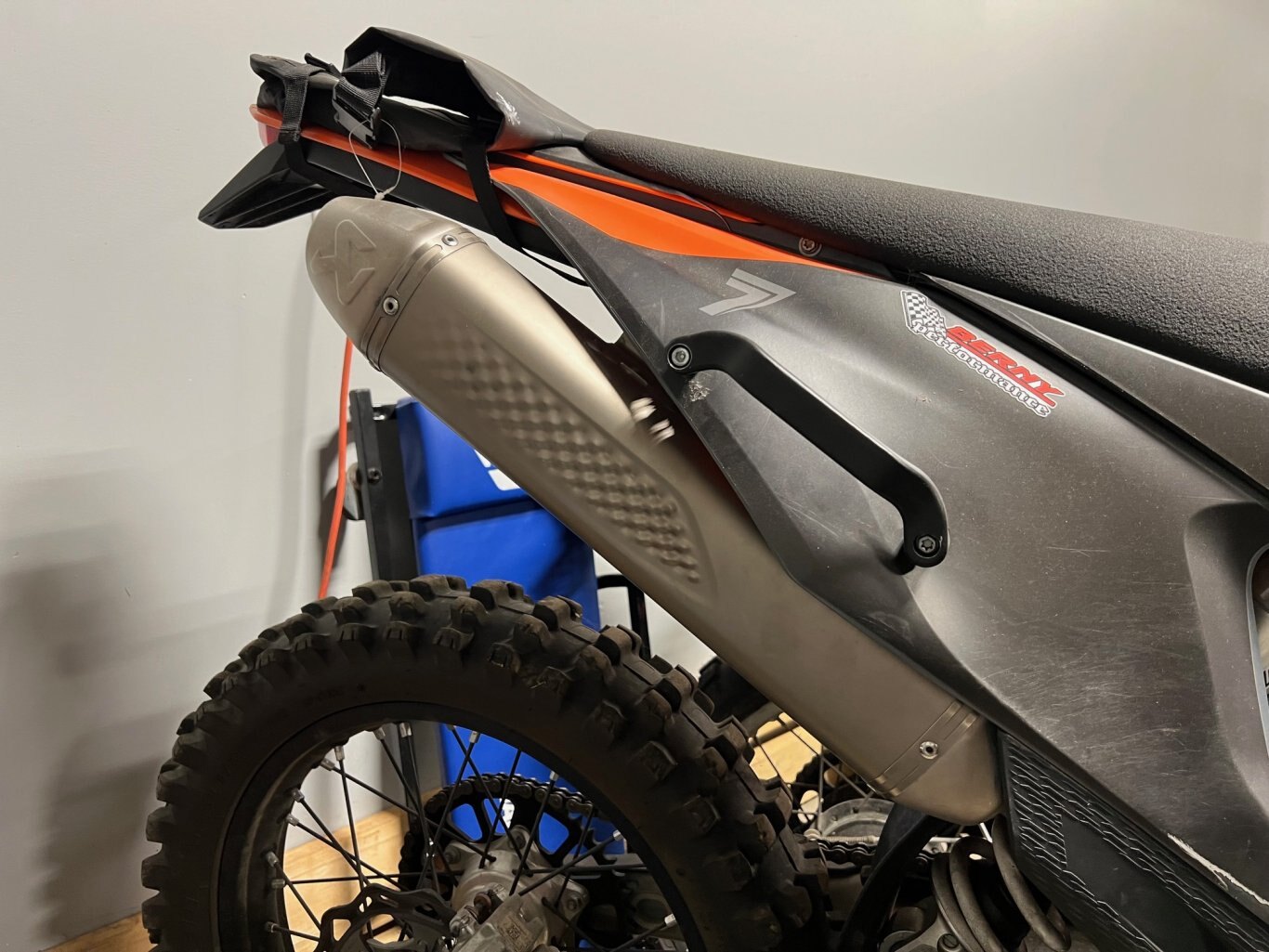 Moto Enduro KTM 300 xc w 2021 Orange & Noir avec Seulement 10 heures d'Usage en Parfaite État!