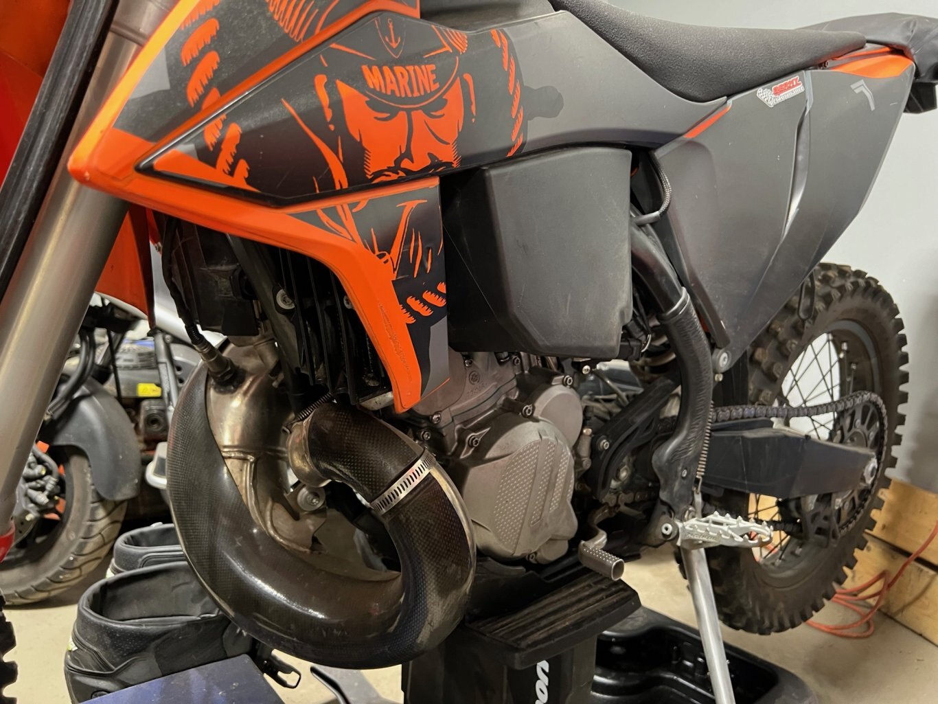 Moto Enduro KTM 300 xc w 2021 Orange & Noir avec Seulement 10 heures d'Usage en Parfaite État!