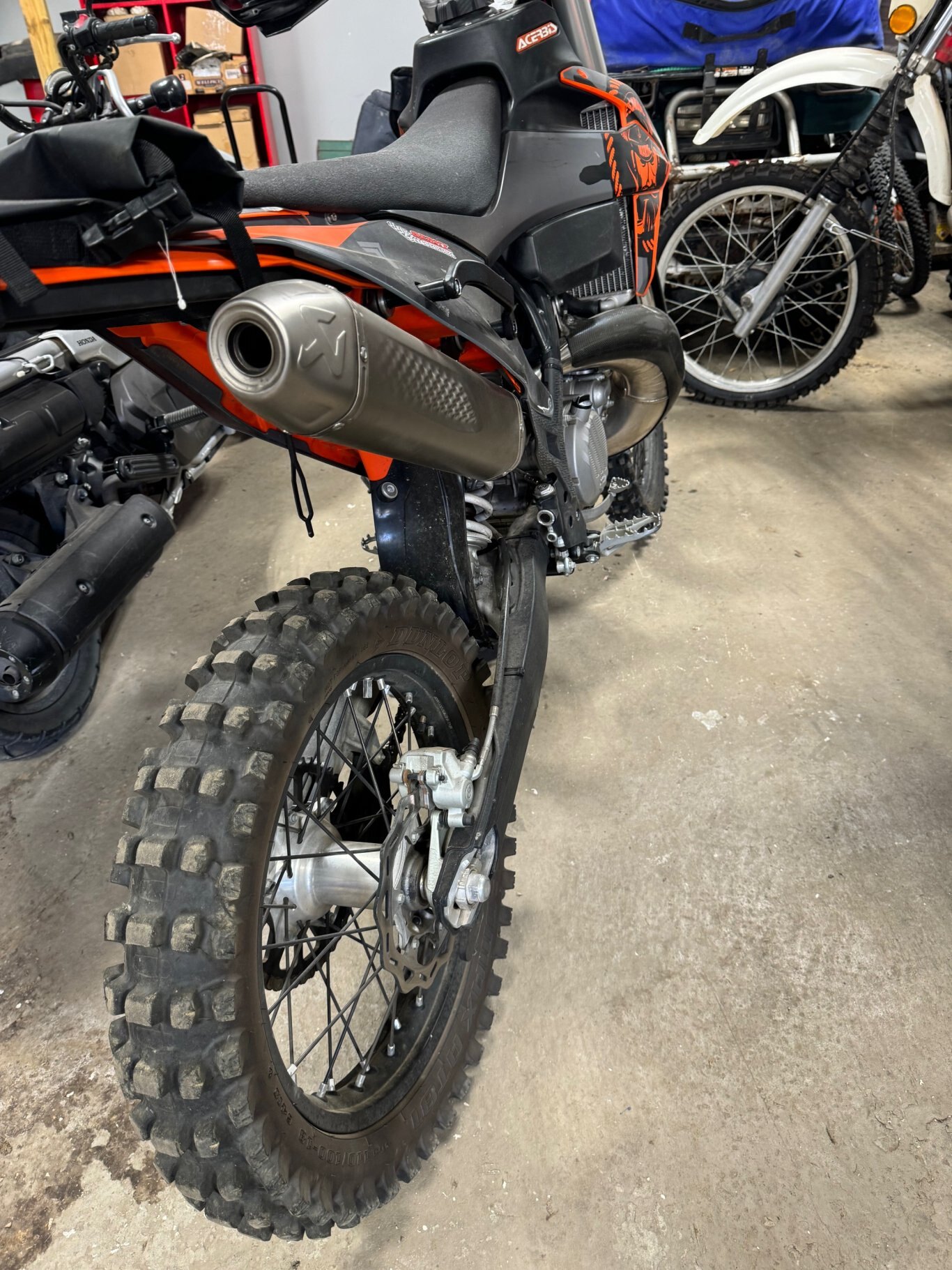 Moto Enduro KTM 300 xc w 2021 Orange & Noir avec Seulement 10 heures d'Usage en Parfaite État!