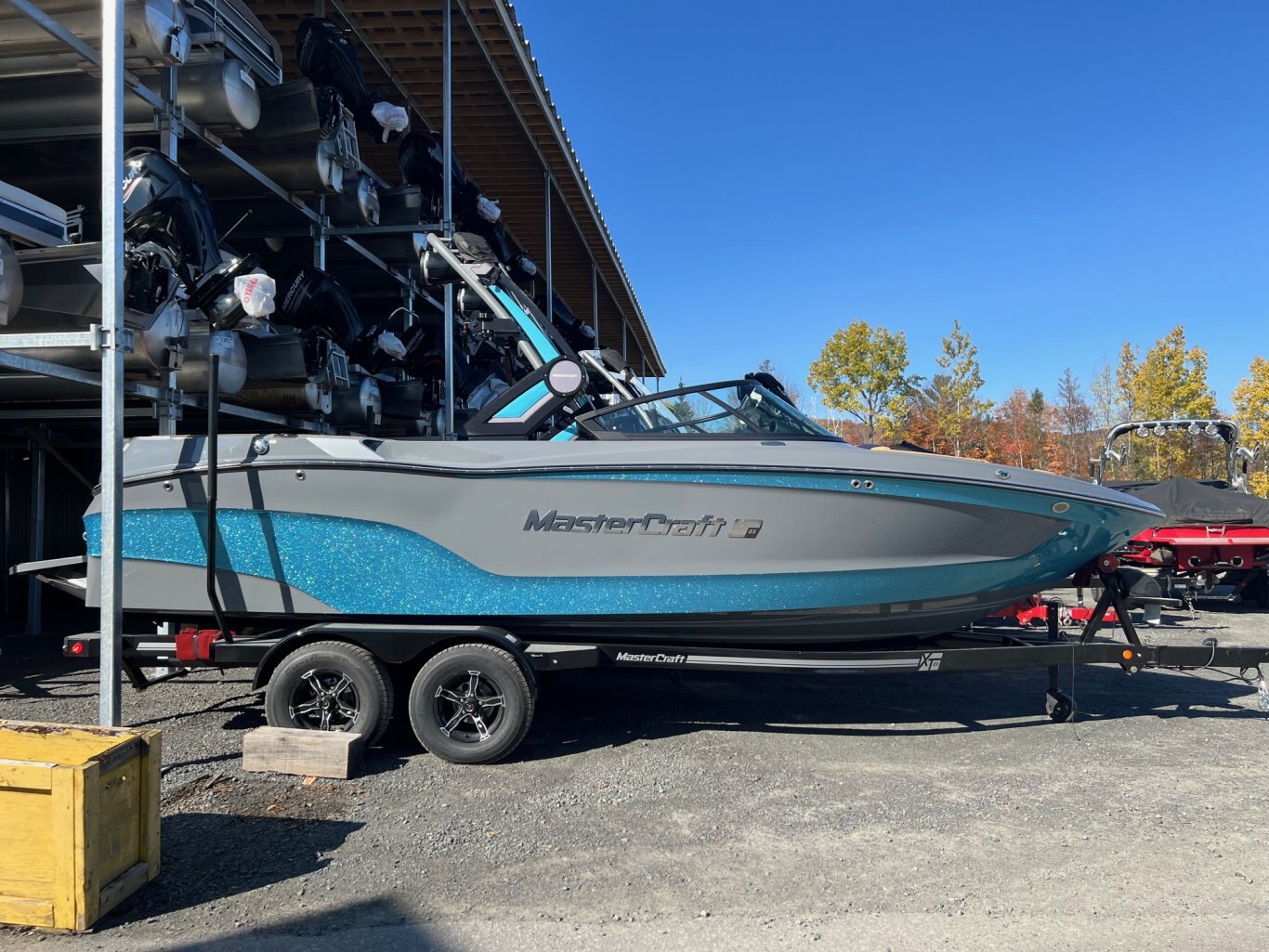 Bateau DÉMO Mastercraft 2024 XT23 Gris/Bleu sur Tan Moteur Ilmor 6.0l avec 30 heures Complètement Équipé pour le Wakesurf!