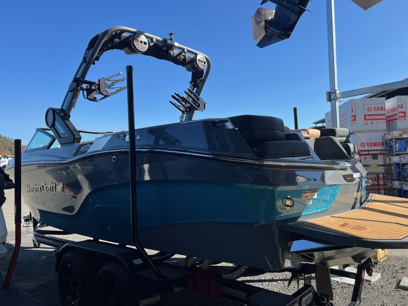 Bateau DÉMO Mastercraft 2024 XT23 Gris/Bleu sur Tan Moteur Ilmor 6.0l avec 30 heures Complètement Équipé pour le Wakesurf!