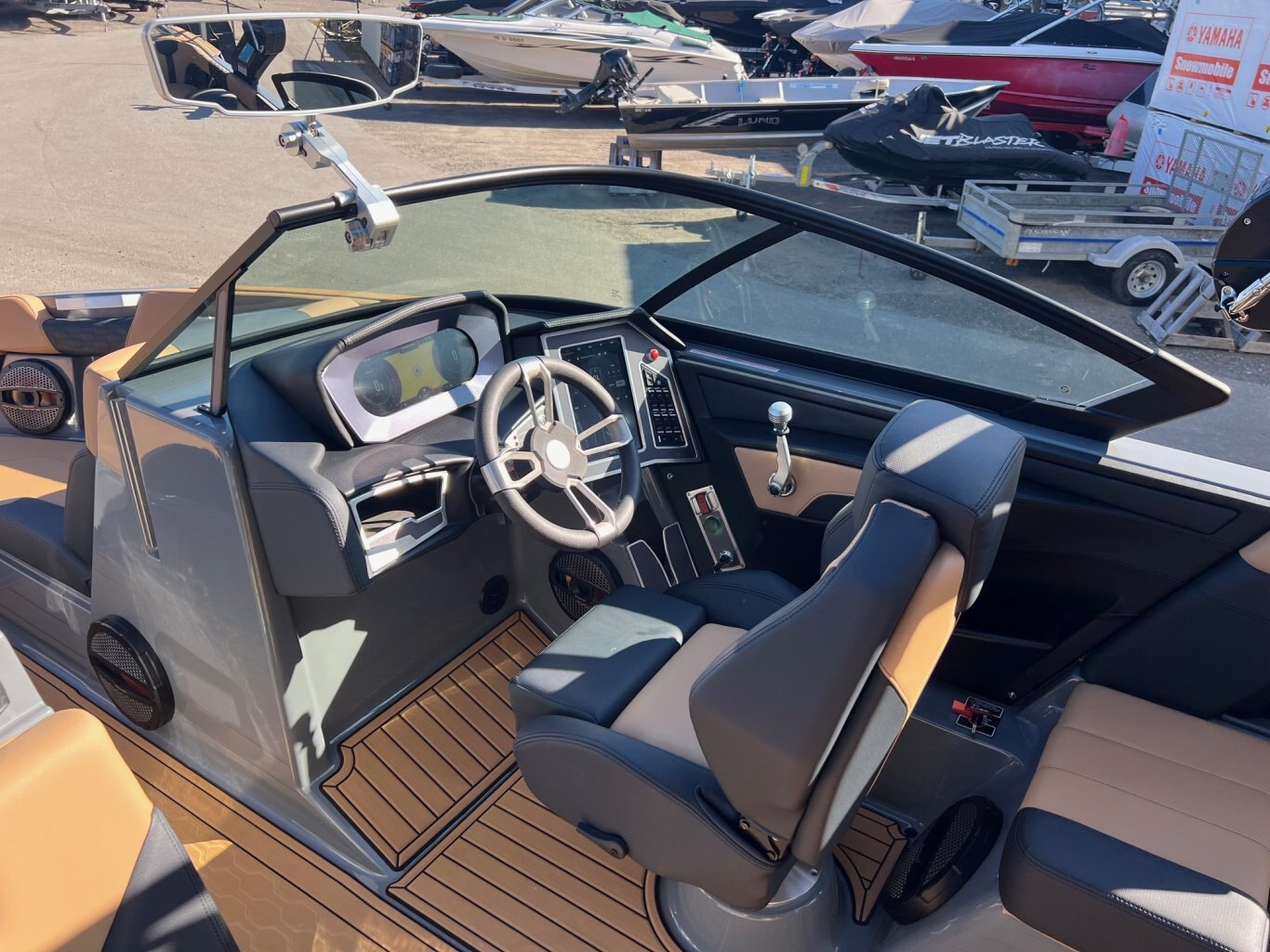 Bateau DÉMO Mastercraft 2024 XT23 Gris/Bleu sur Tan Moteur Ilmor 6.0l avec 30 heures Complètement Équipé pour le Wakesurf!