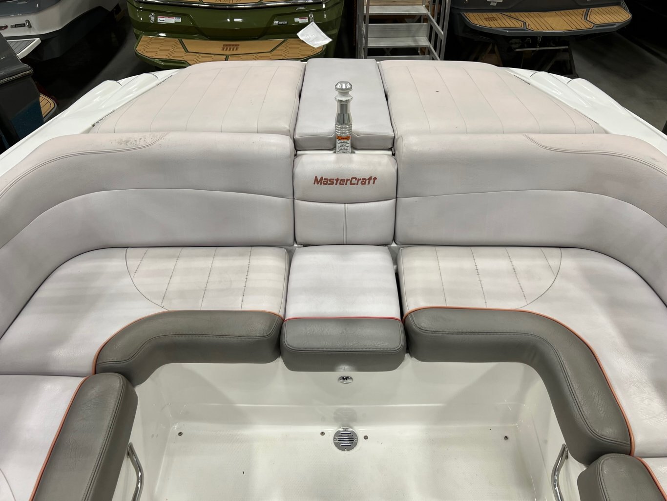 Bateau Mastercraft X30 2006 Rouge & Blanc Moteur Indmar MCX 350hp avec 383 heures Vient avec remorque Mastercraft d'Origine