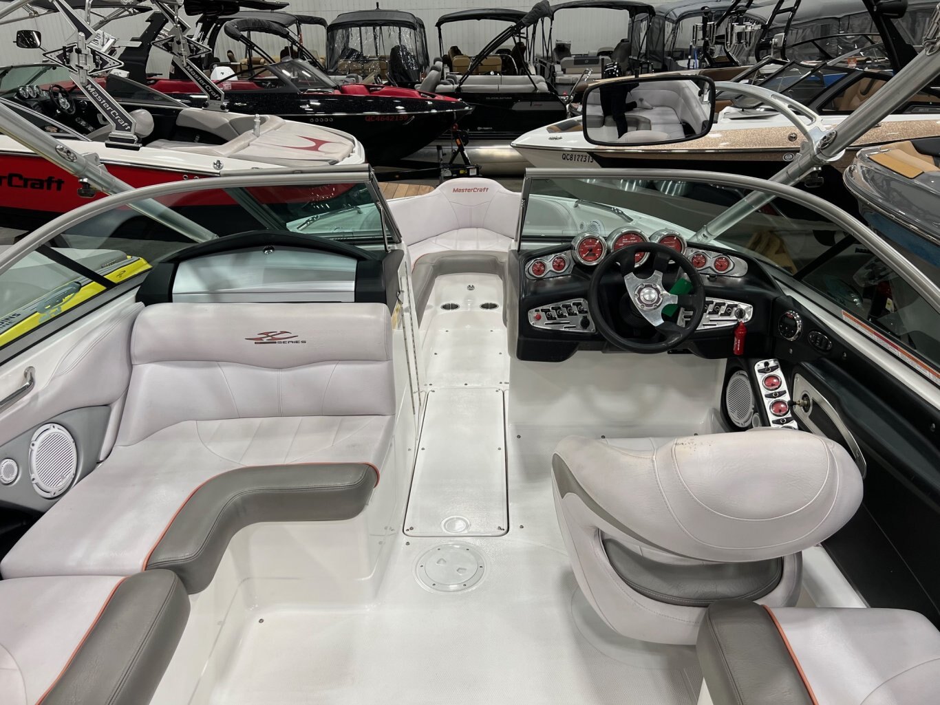 Bateau Mastercraft X30 2006 Rouge & Blanc Moteur Indmar MCX 350hp avec 383 heures Vient avec remorque Mastercraft d'Origine