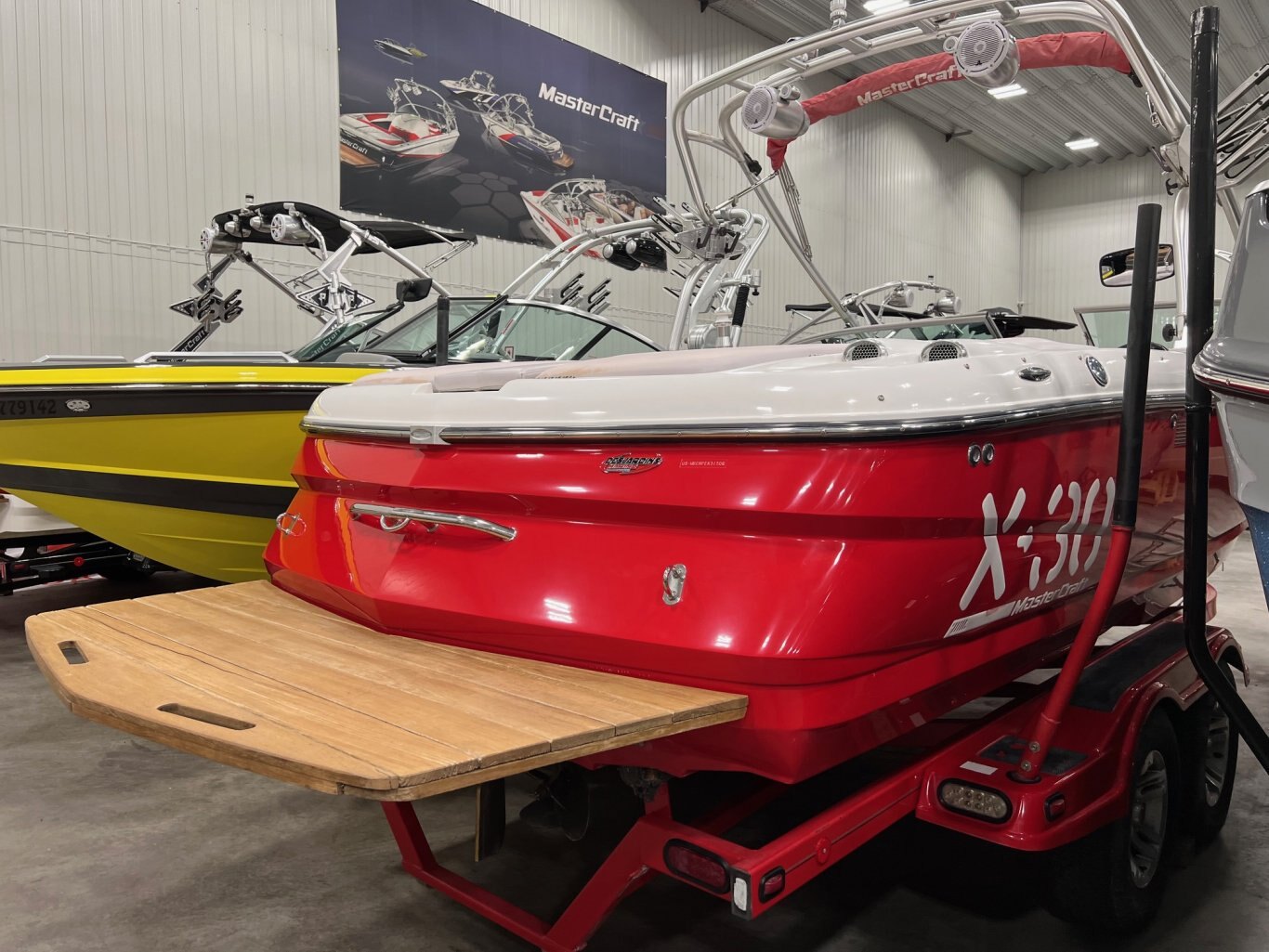 Bateau Mastercraft X30 2006 Rouge & Blanc Moteur Indmar MCX 350hp avec 383 heures Vient avec remorque Mastercraft d'Origine